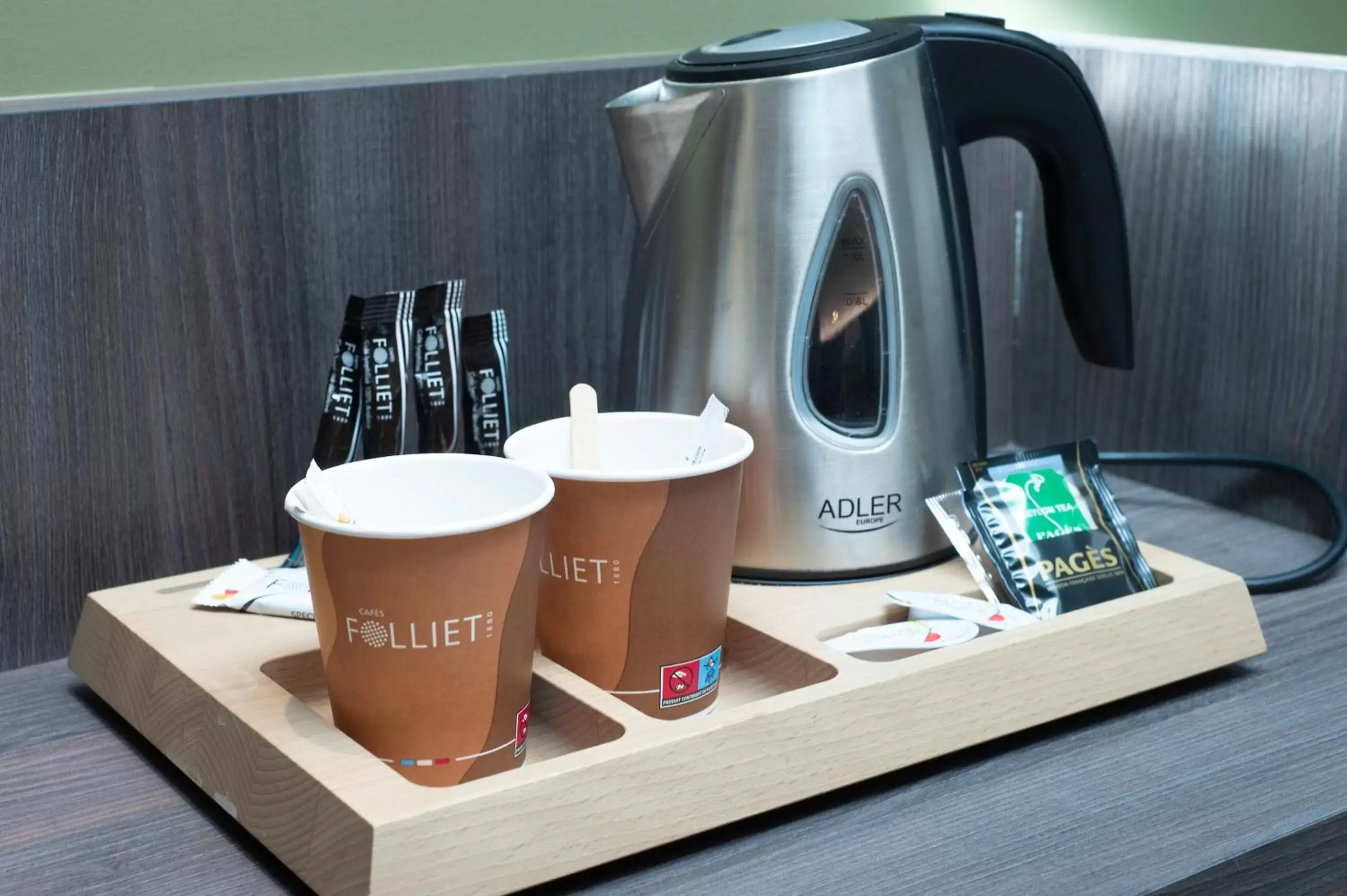 Coffee/tea facilities in Quality Hotel Clermont Kennedy