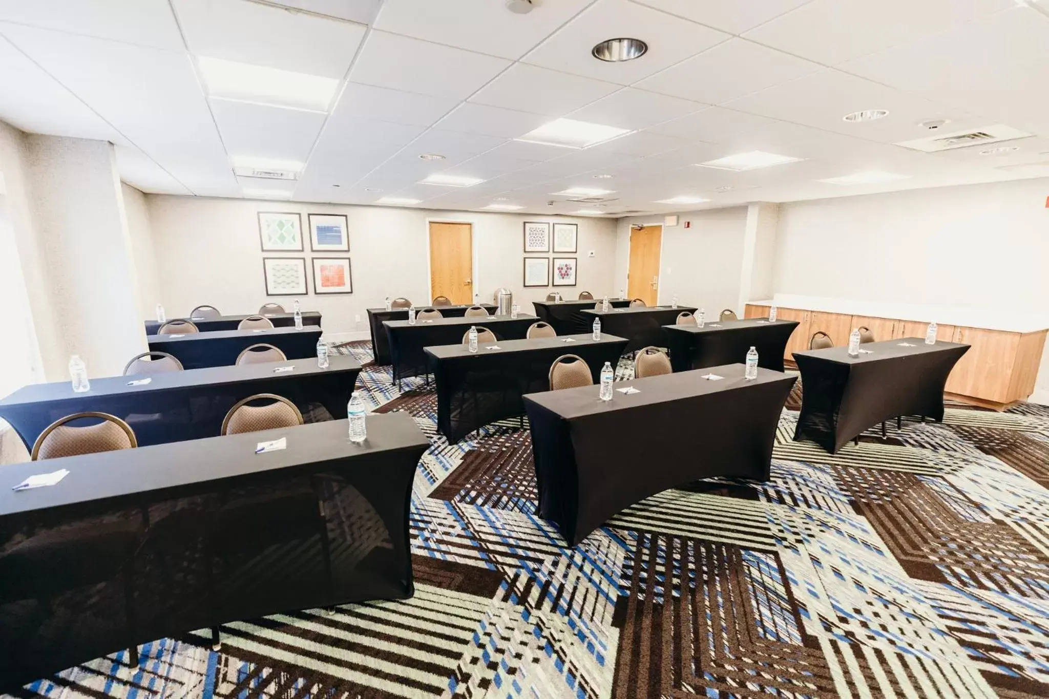 Meeting/conference room in Holiday Inn Express Atlanta - Northeast I-85 - Clairmont Road, an IHG Hotel