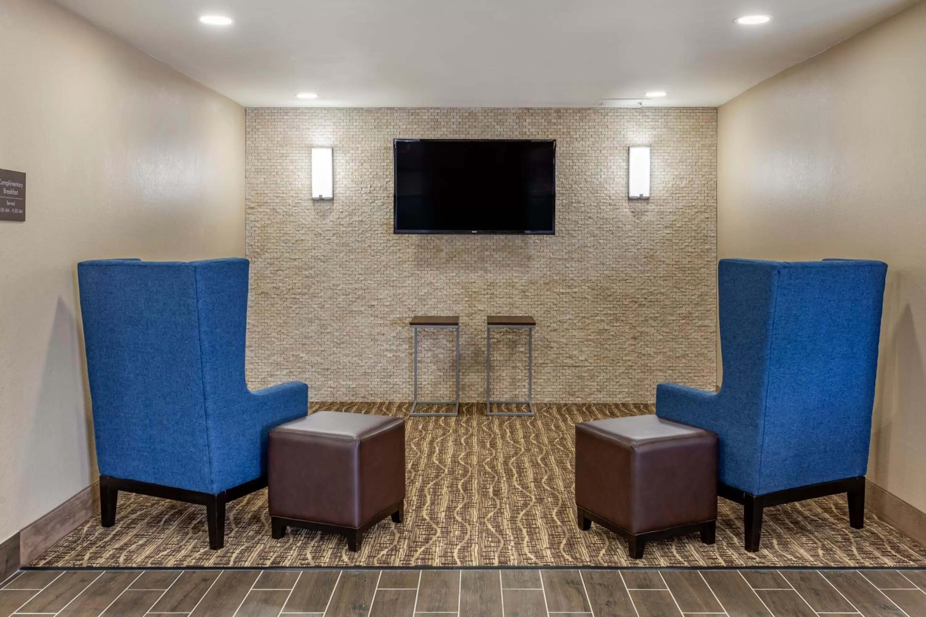 Communal lounge/ TV room in Quality Inn & Suites Spring Lake - Fayetteville near Fort Bragg