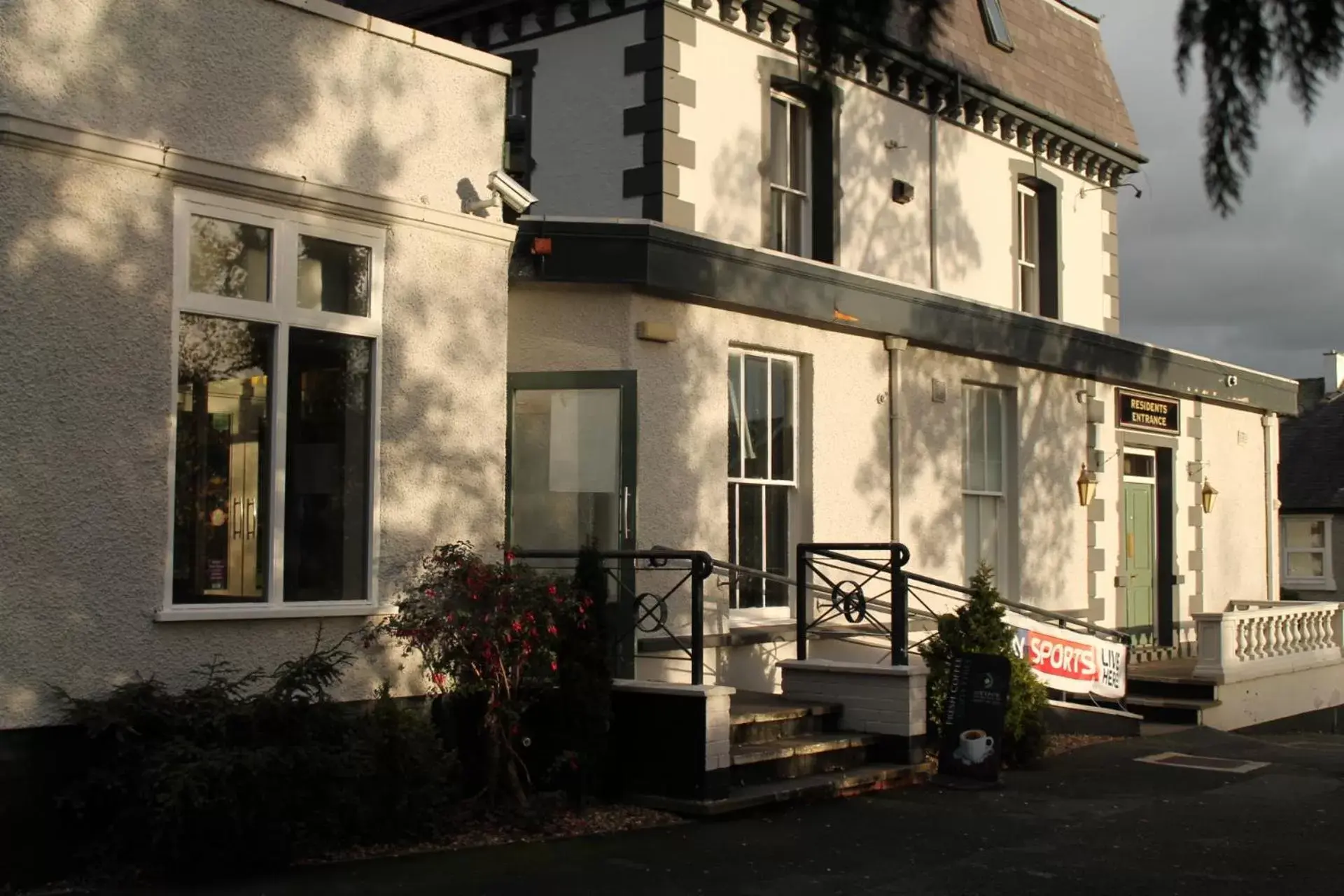 Garden, Property Building in The Menai Hotel and Bar