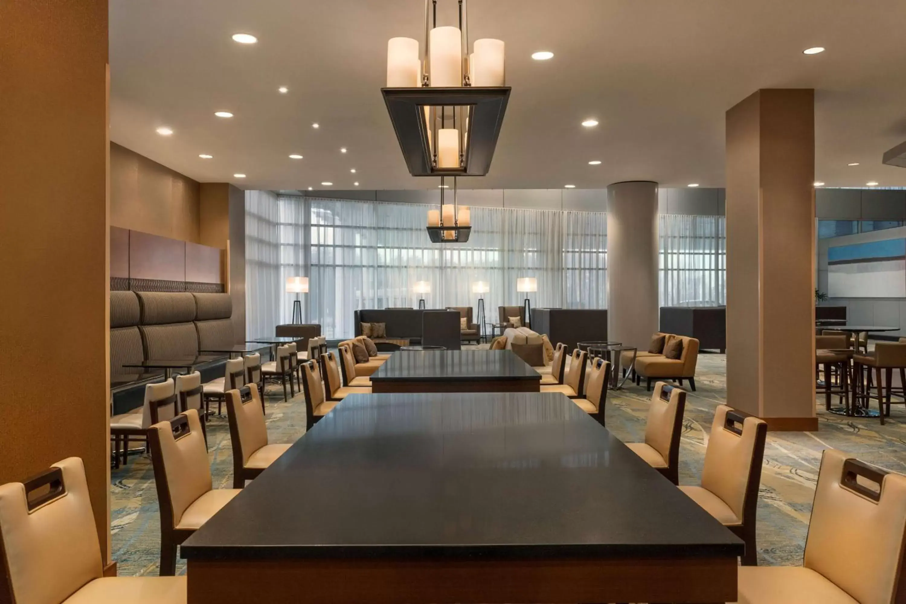 Lounge or bar in Hilton Baltimore BWI Airport Lounge or bar in Hilton Baltimore BWI Airport