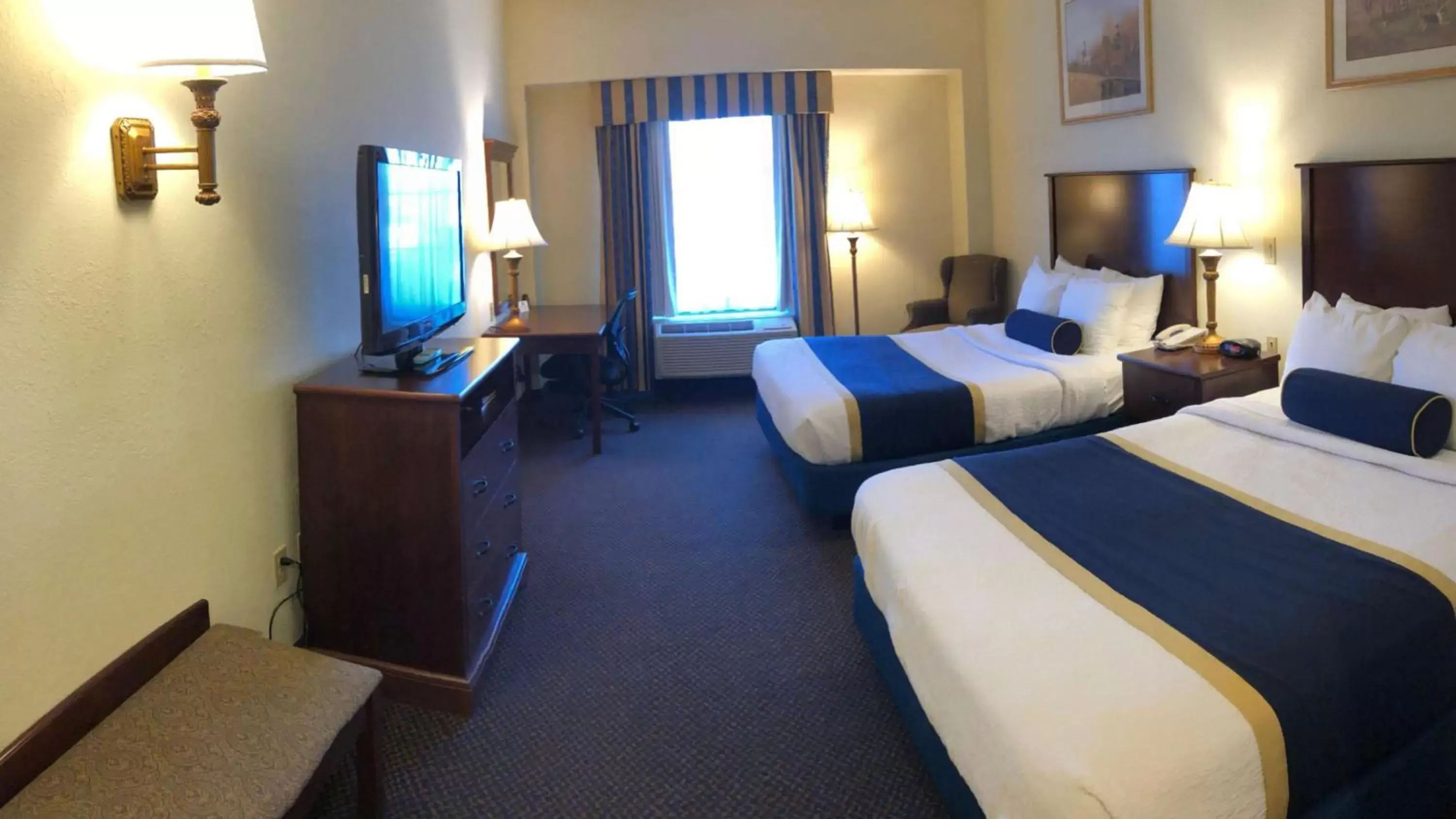 Photo of the whole room in Best Western Plus Crossroads Inn & Suites