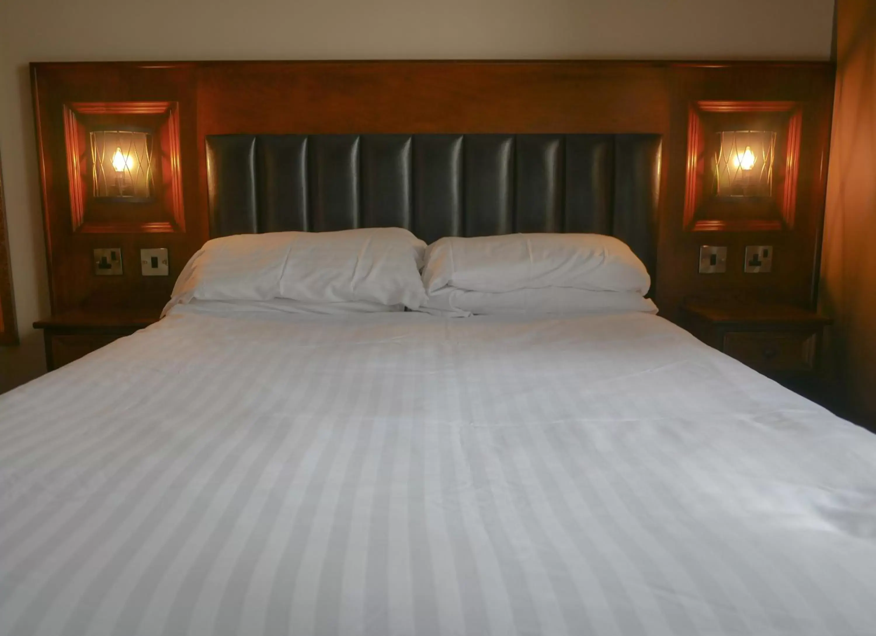 Bed in Crown & Anchor Inn