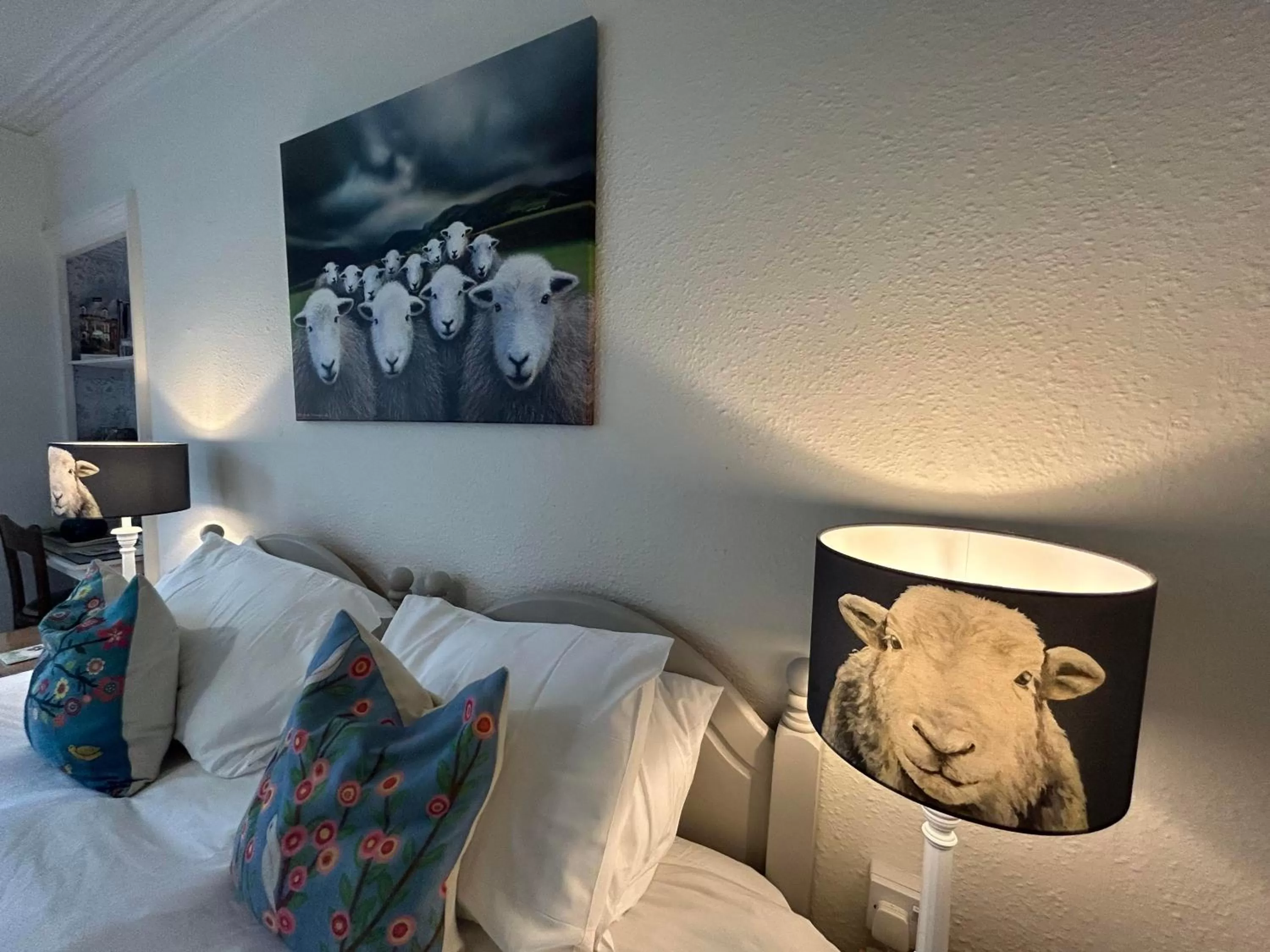 Superior Double or Twin Room with Mountain View in Archway Guest House