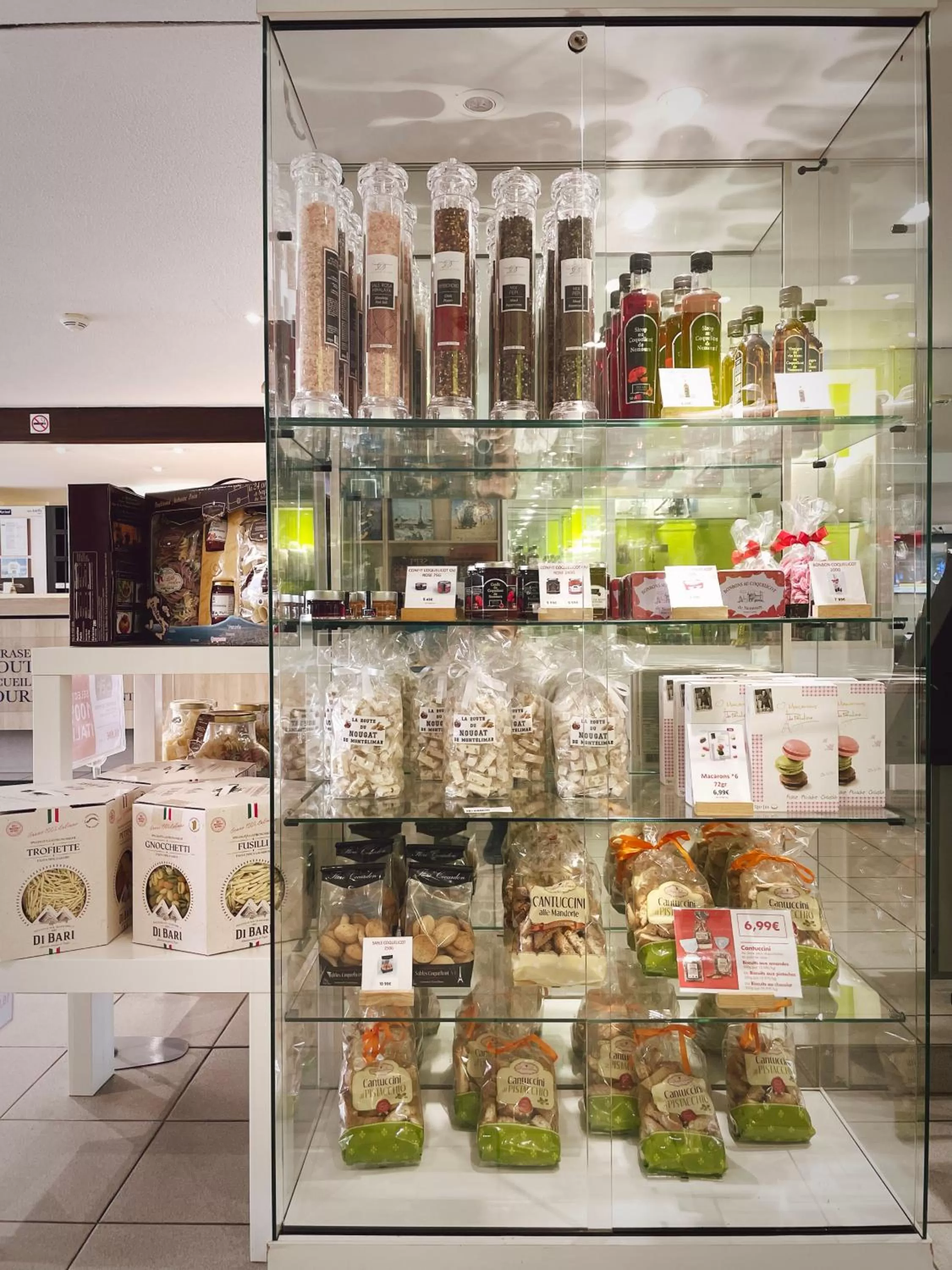 On-site shops in Kyriad Nemours