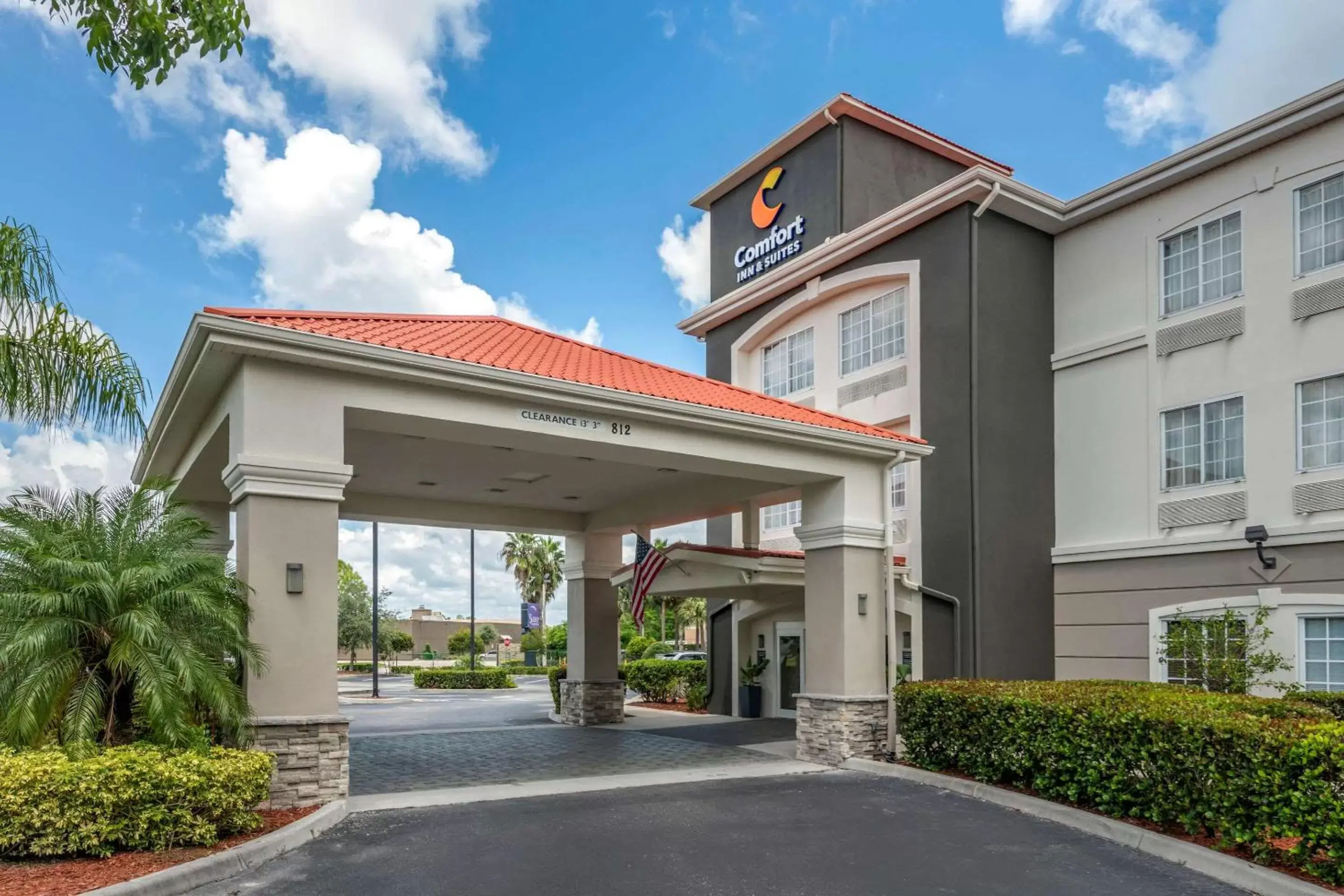 Property Building in Comfort Inn & Suites