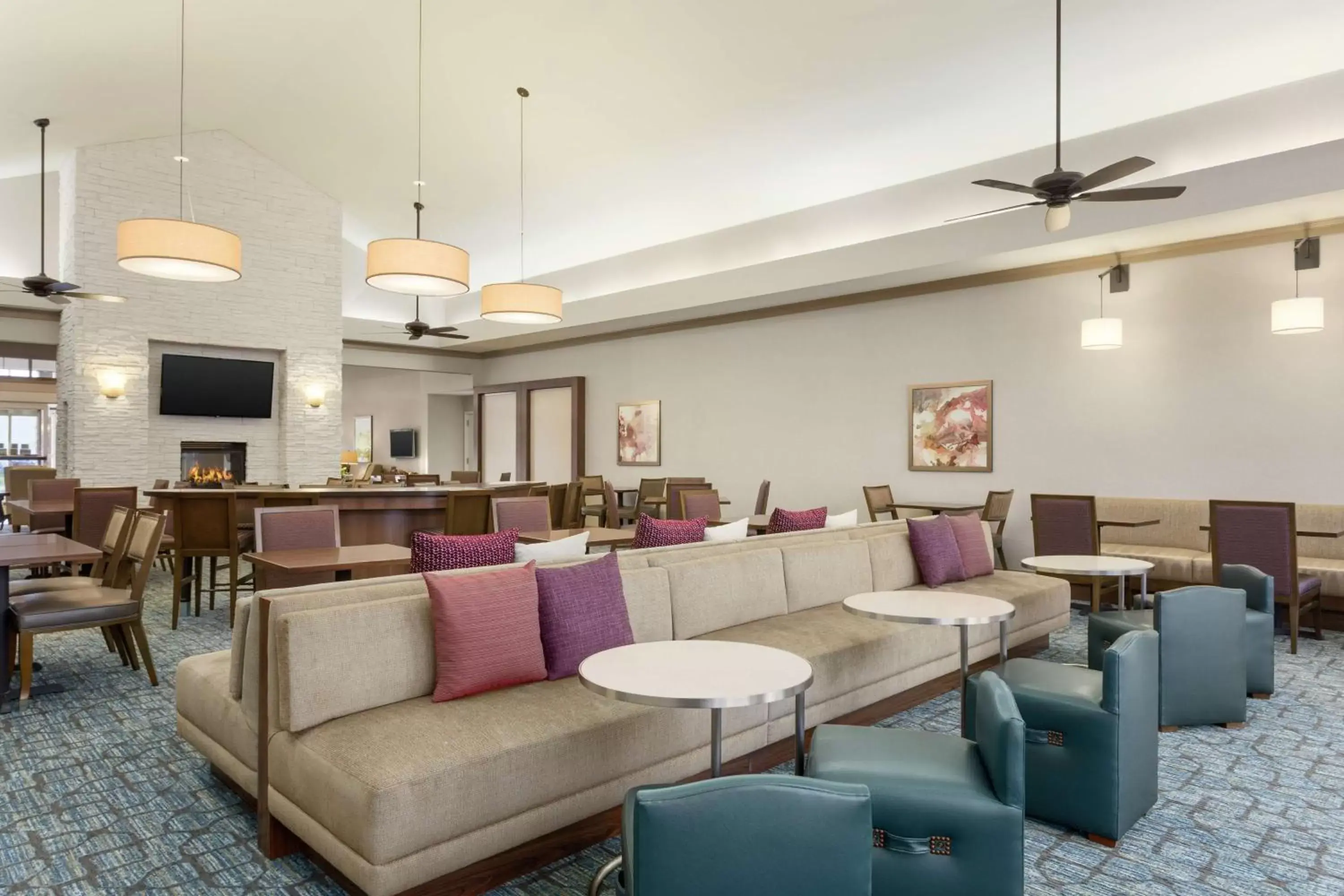Lobby or reception, Lounge/Bar in Homewood Suites by Hilton Fargo