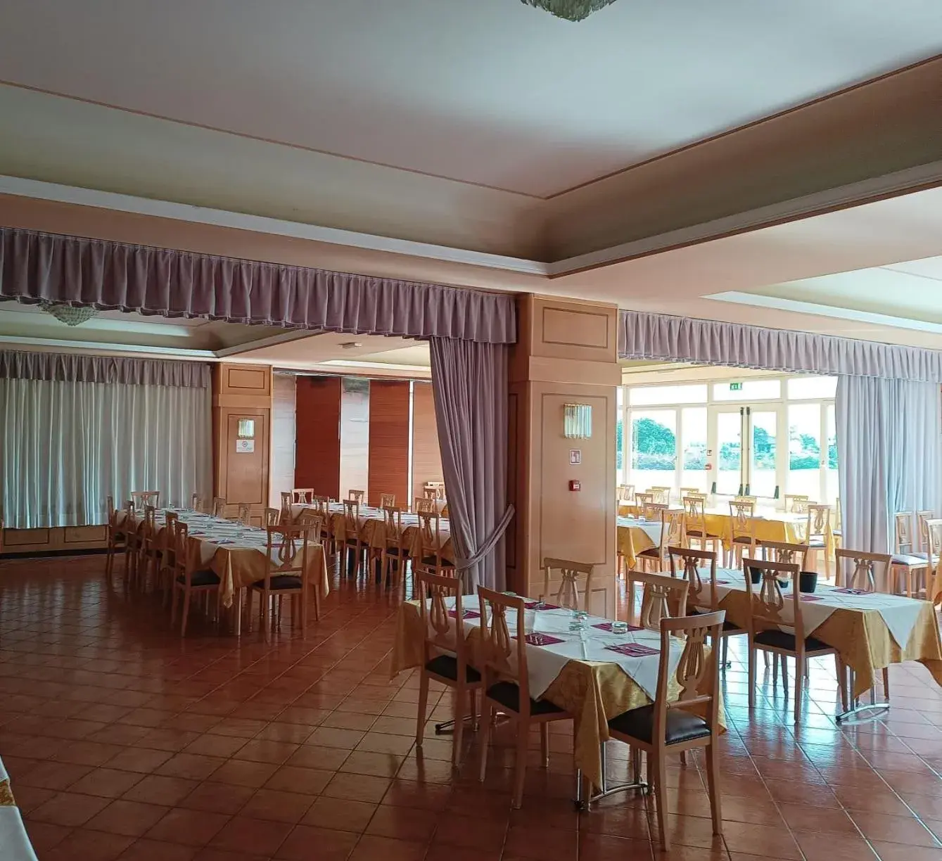 Restaurant/Places to Eat in Attianese Hotel Restaurant