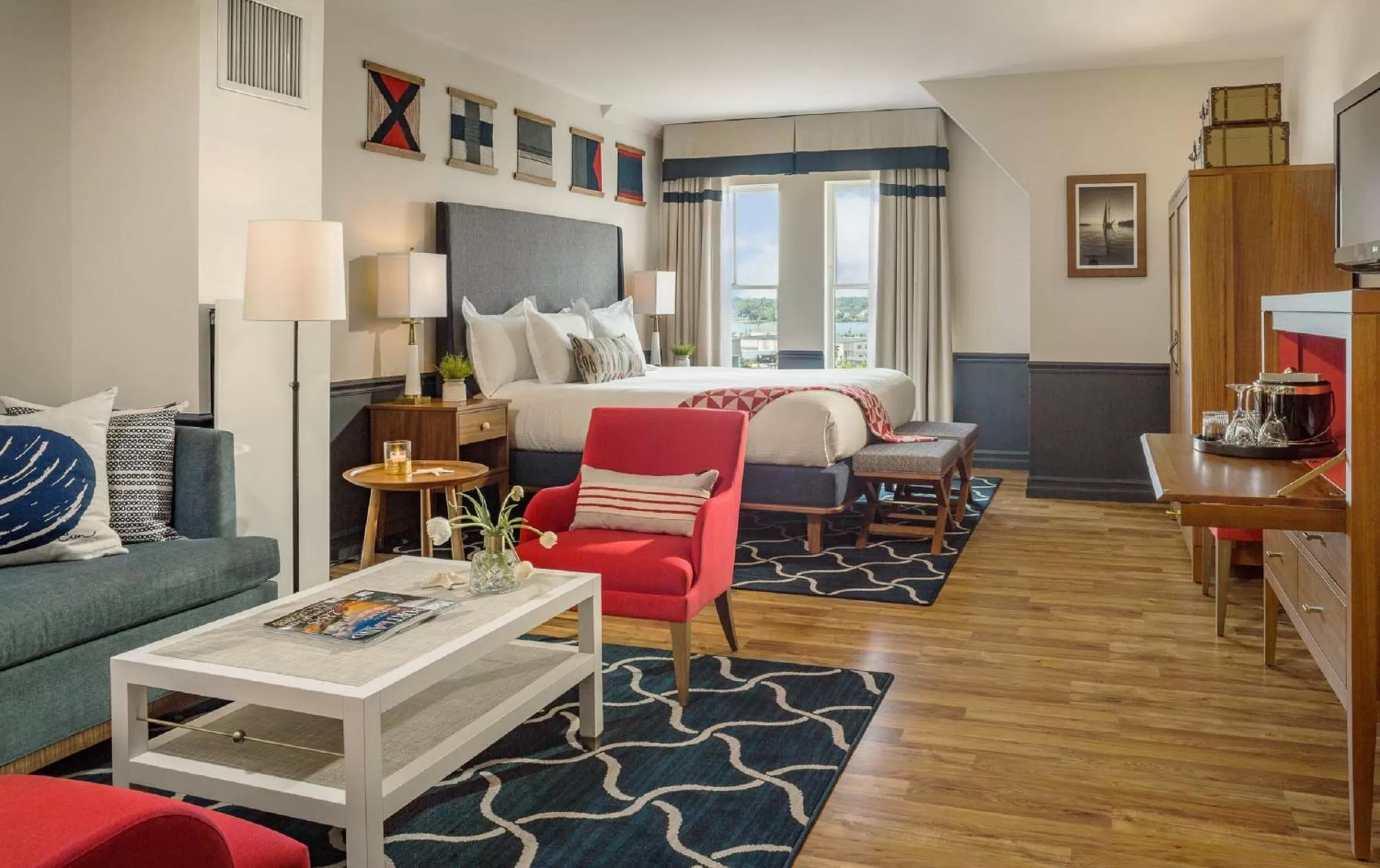 Bedroom, Bed in Portland Harbor Hotel