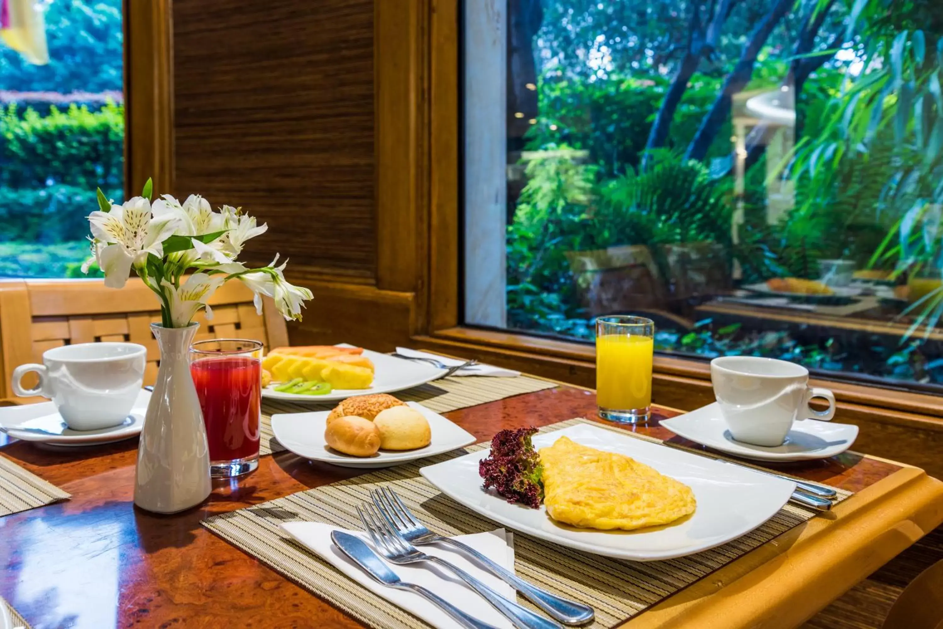 Food and drinks, Breakfast in Cosmos 100 Hotel & Centro de Convenciones - Hoteles Cosmos
