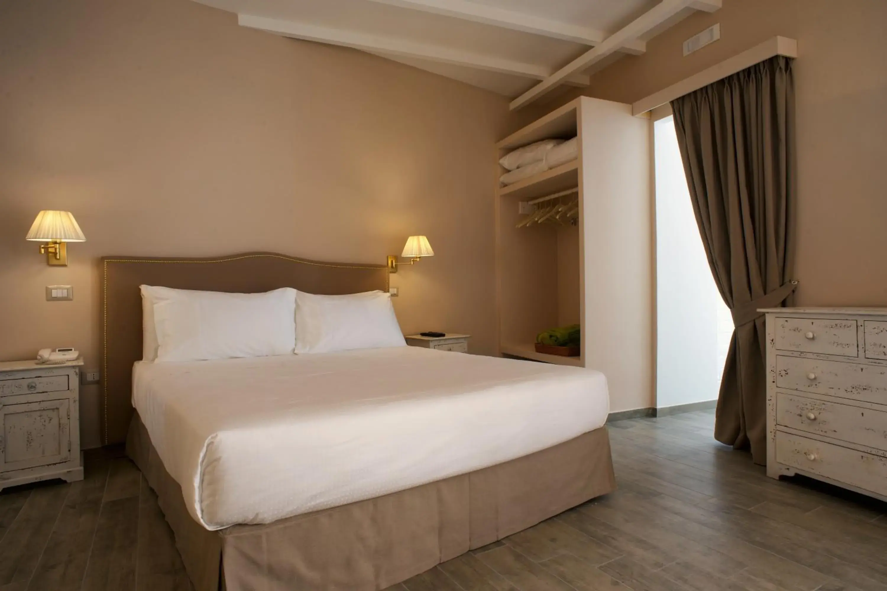 Deluxe Double Room with Bath in Cas'E Charming House Deluxe Double Room with Bath in Cas'E Charming House