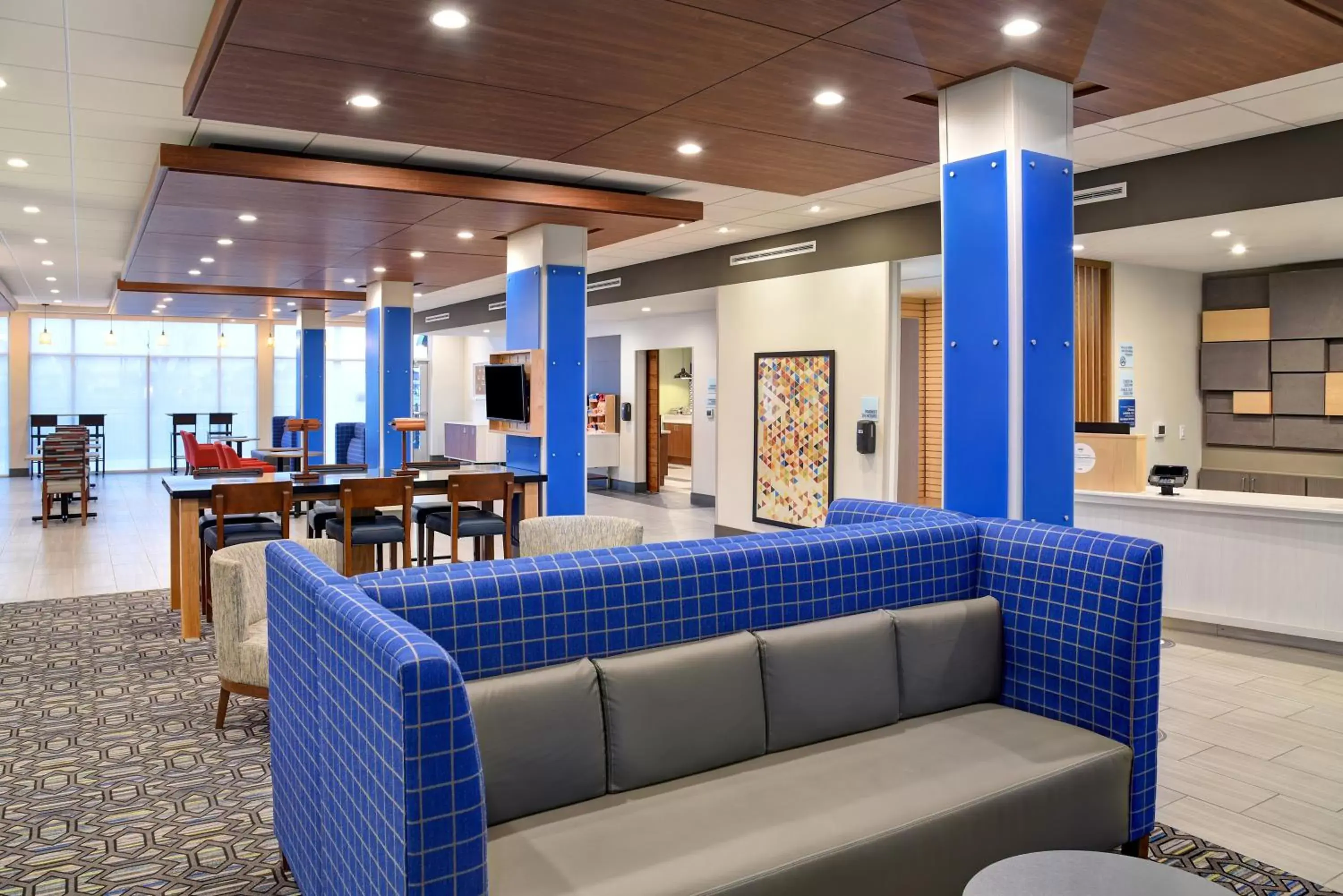 Lobby or reception in Holiday Inn Express & Suites - Ottawa, an IHG Hotel