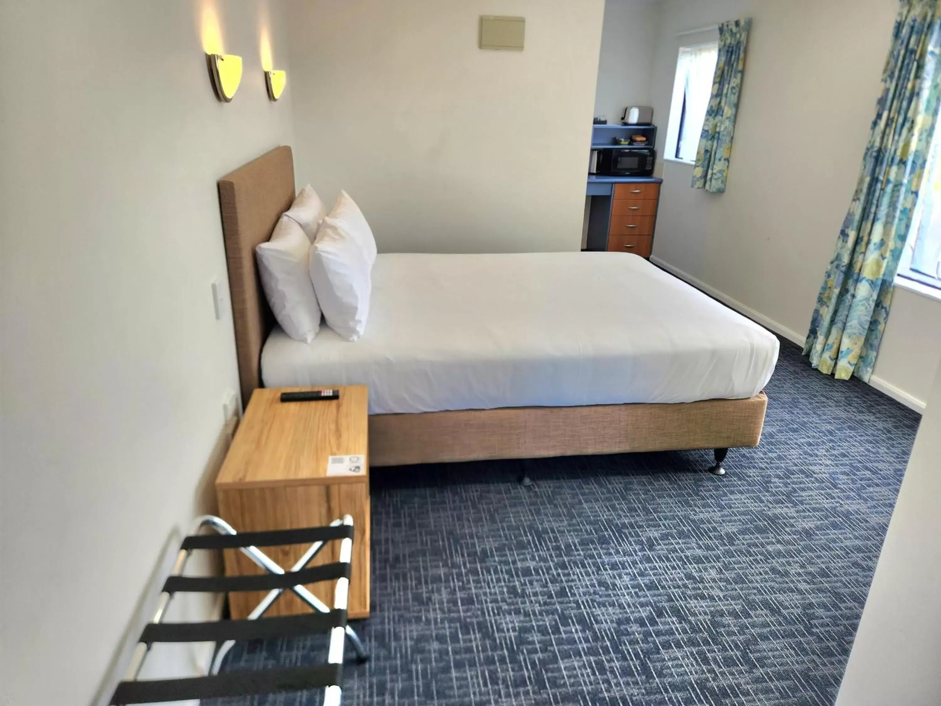 Bed in Botany Palms Motel Bed in Botany Palms Motel