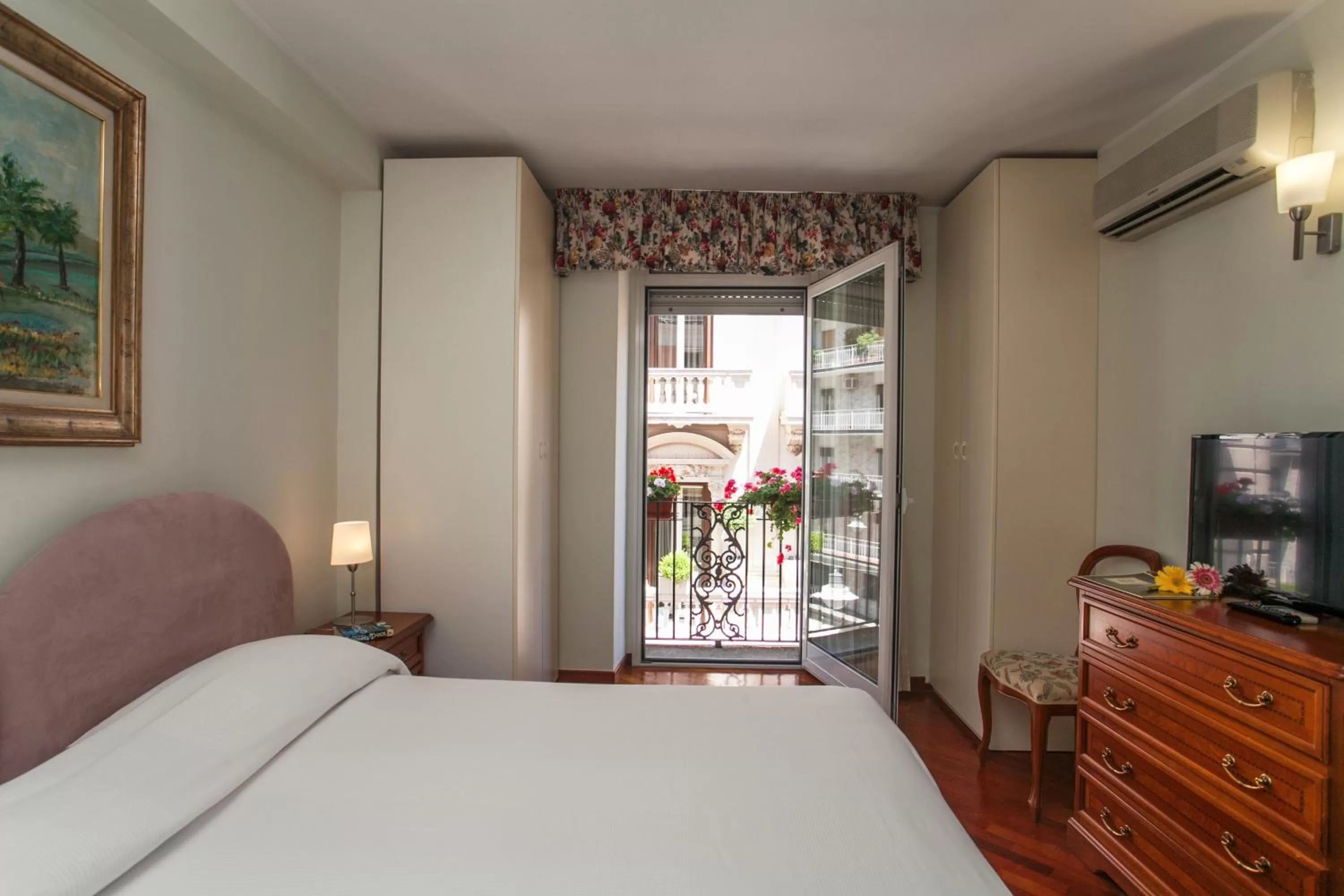 Balcony/Terrace, Bed in Zodiacus Residence