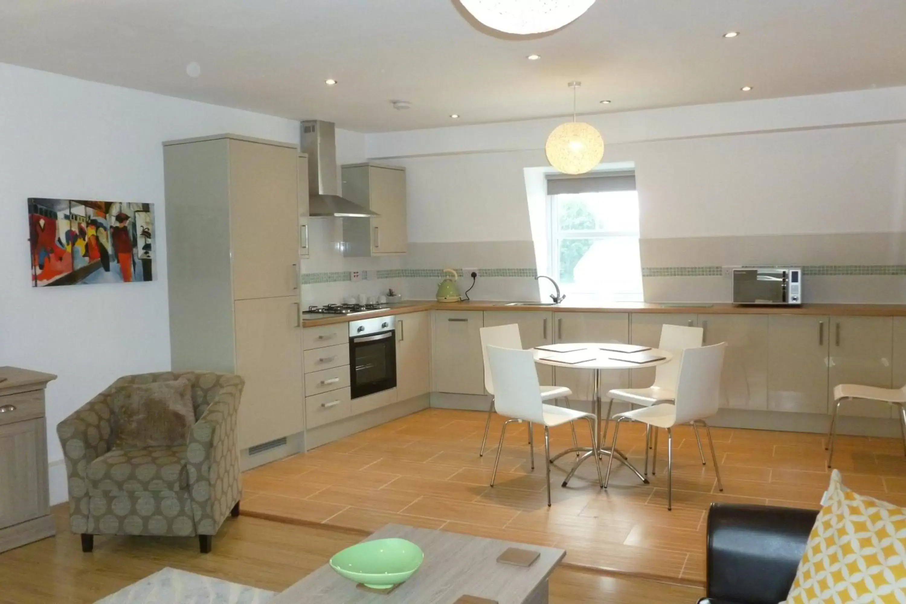 Dining area, Kitchen/Kitchenette in Old Bull Inn