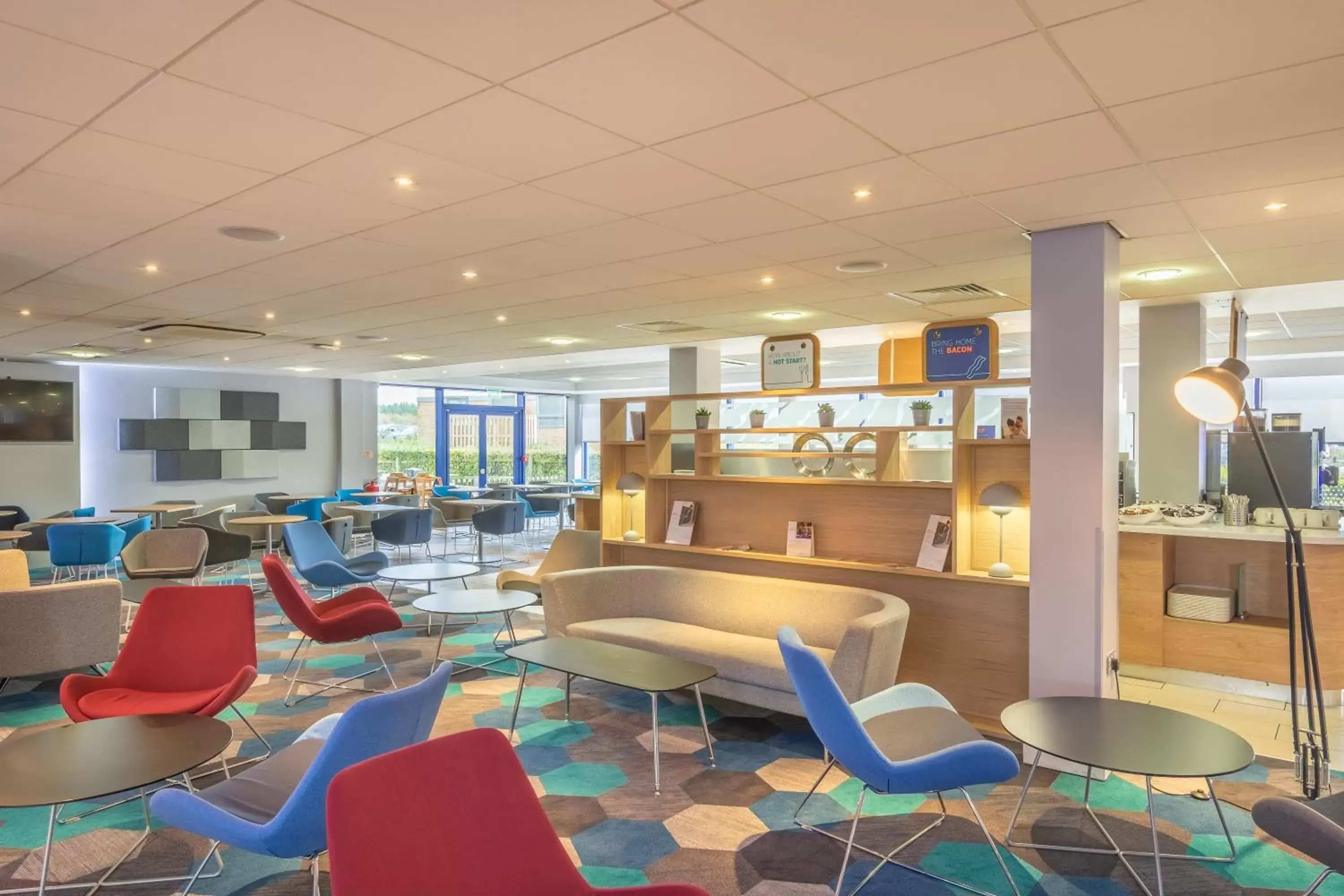 Property building, Lounge/Bar in Holiday Inn Express Kettering, an IHG Hotel