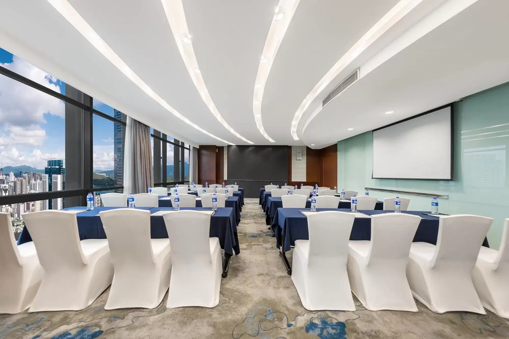 Business facilities in Huaqiang Plaza Hotel Shenzhen