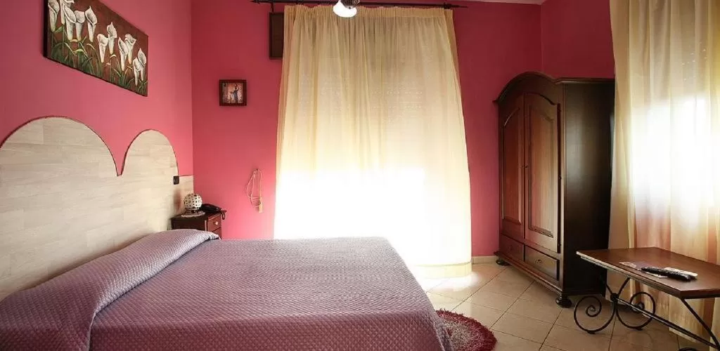 Photo of the whole room, Bed in Hotel Le Pinede Vistamare