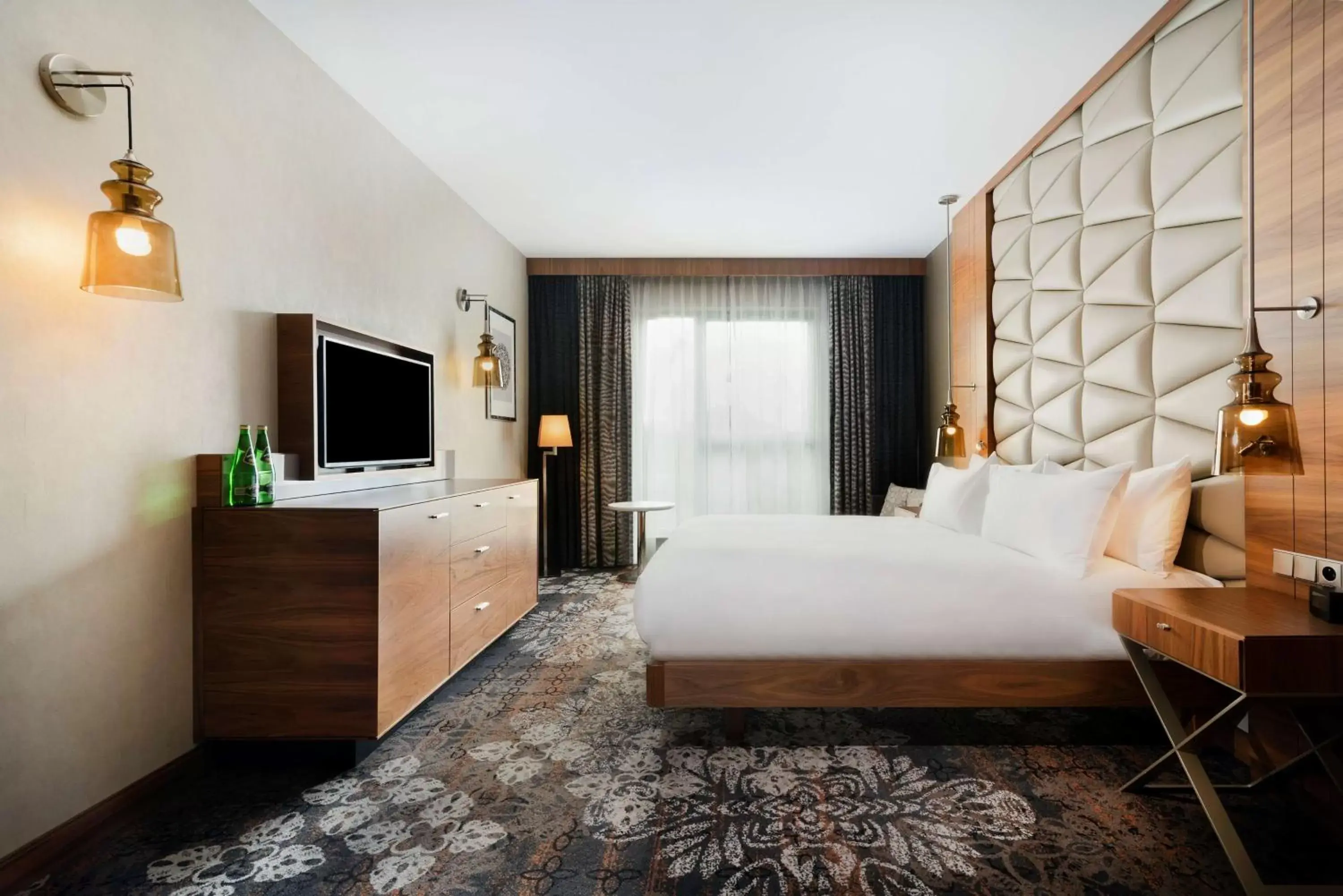 Bed in DoubleTree by Hilton Krakow Hotel & Convention Center
