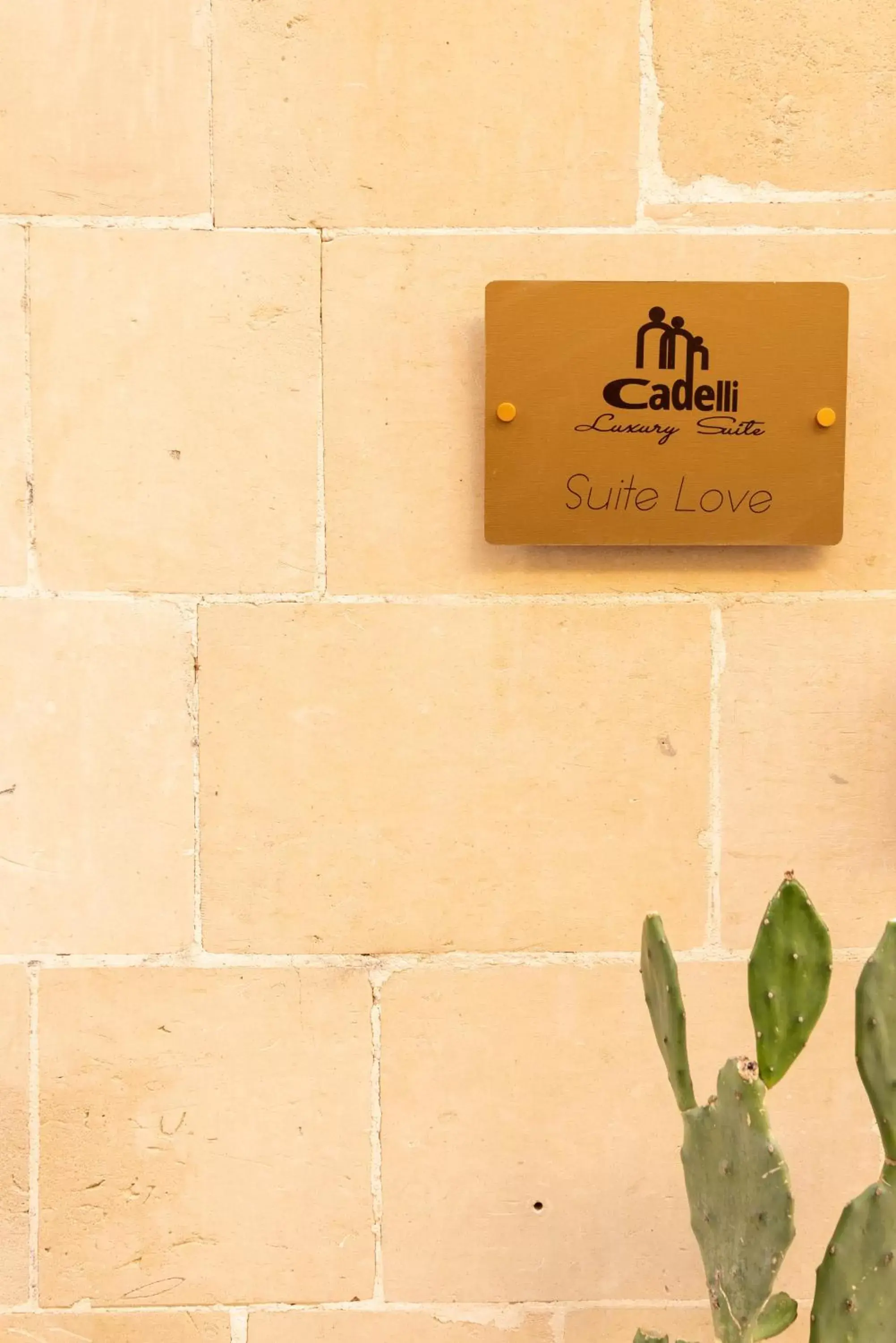 Cadelli Luxury Suite & Apartments