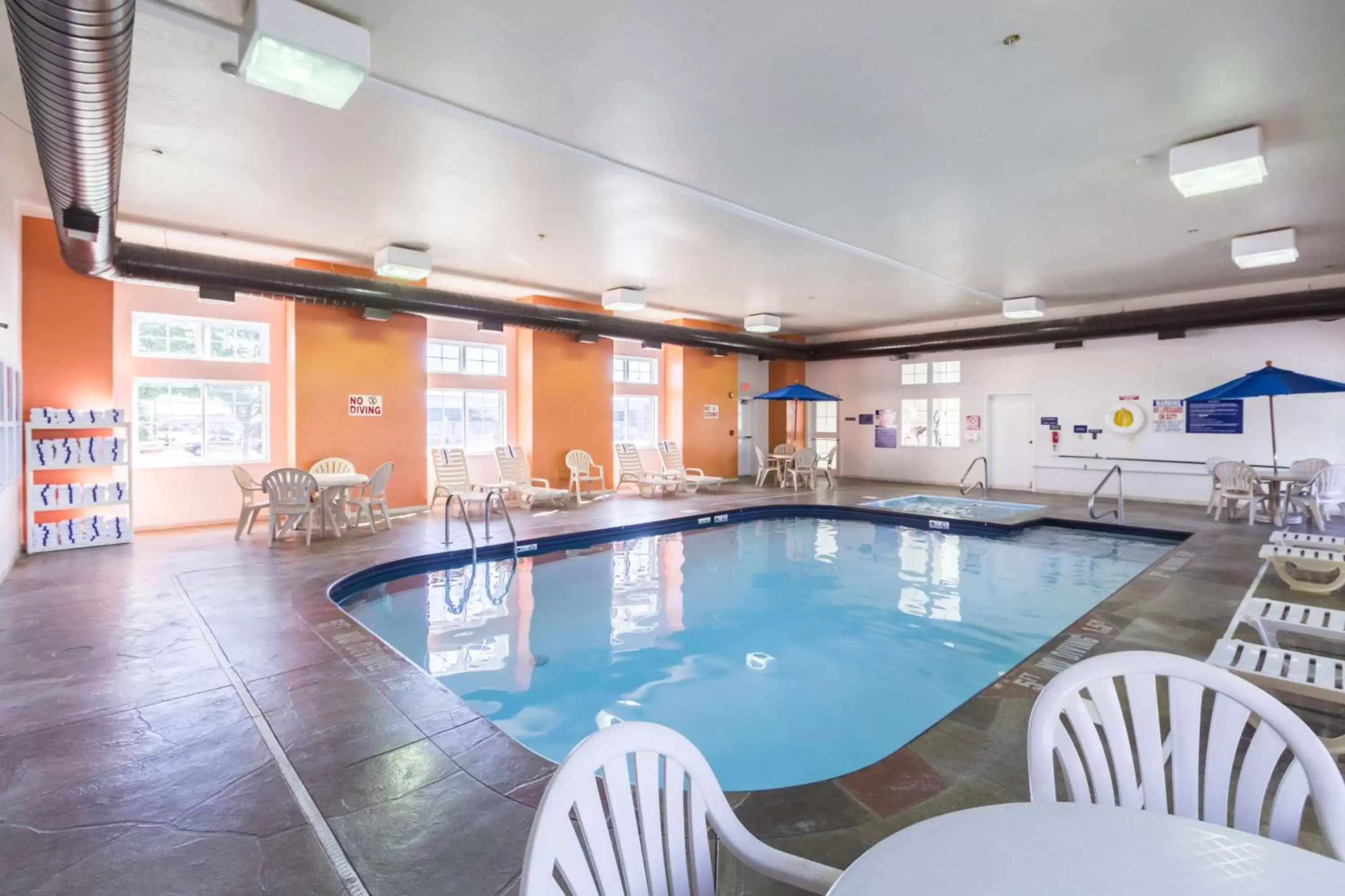On site, Swimming Pool in Motel 6-Huron, OH - Sandusky