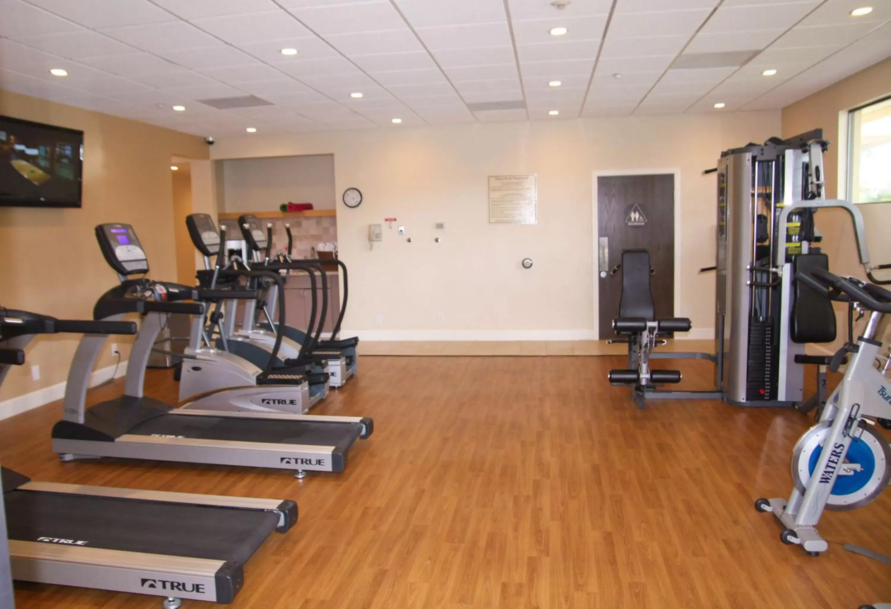 Fitness centre/facilities in Best Western Plus South Coast Inn