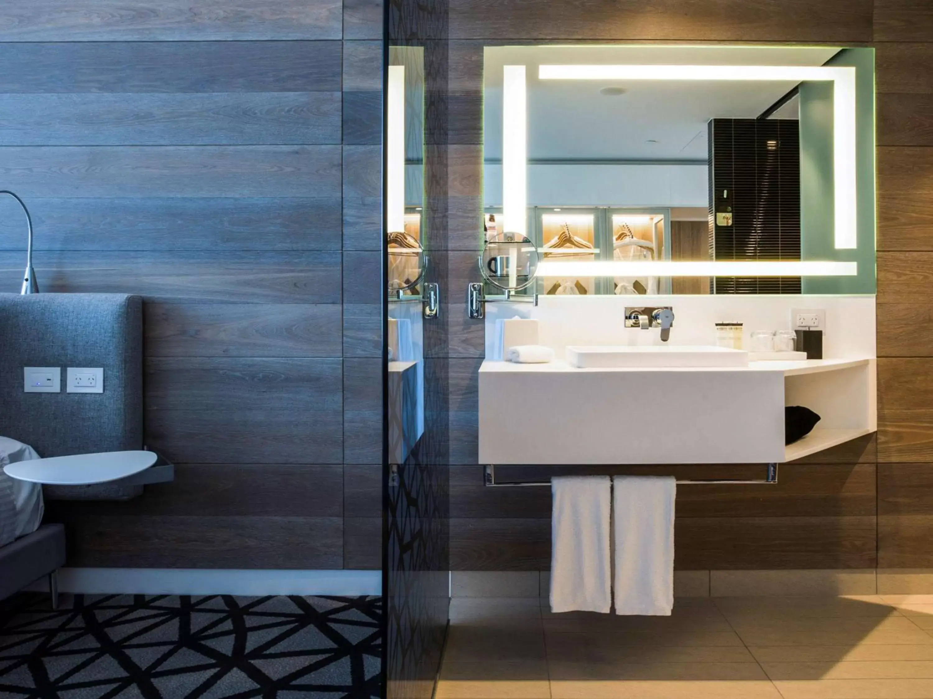 Photo of the whole room, Bathroom in Pullman Sydney Airport