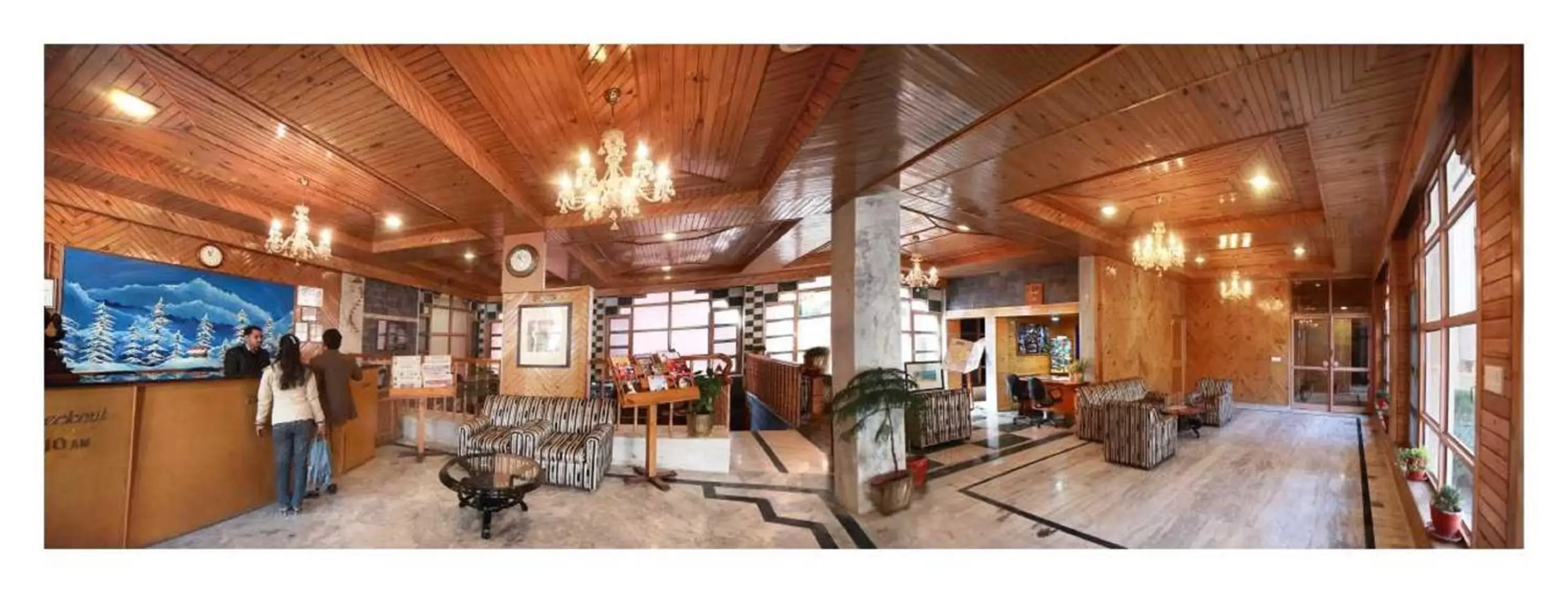 Lobby or reception in The Manali Inn