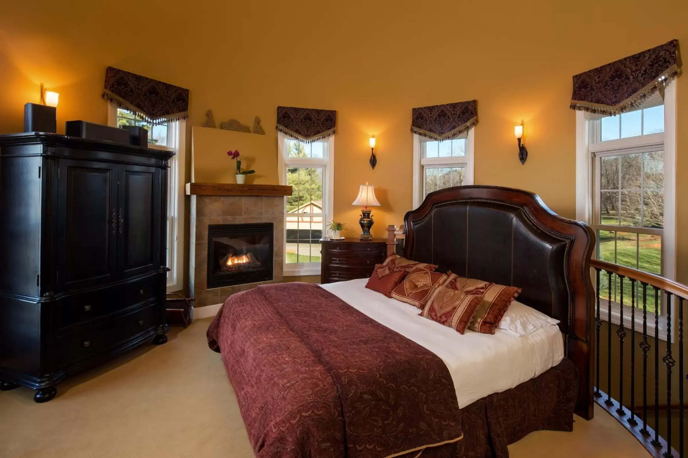 Bed in Goldmoor Inn & Resort