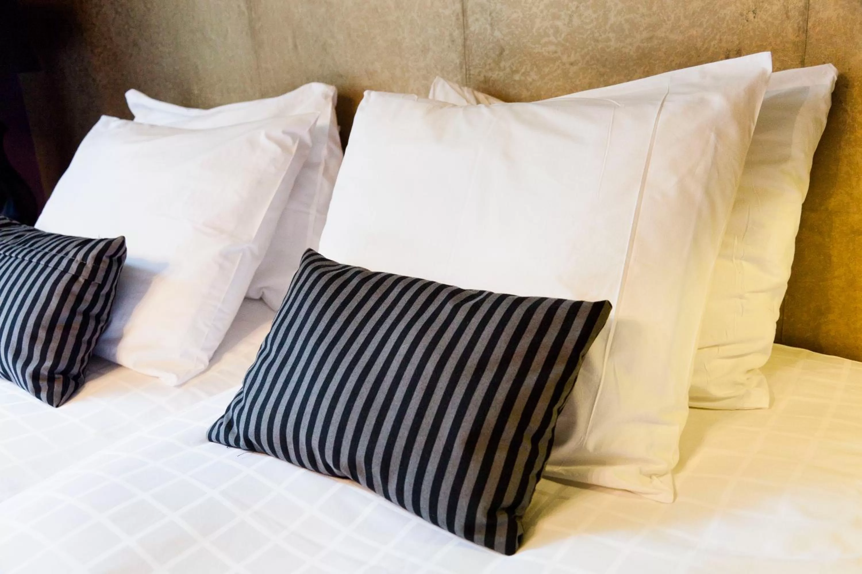 Decorative detail in Hotel Diamonds and Pearls