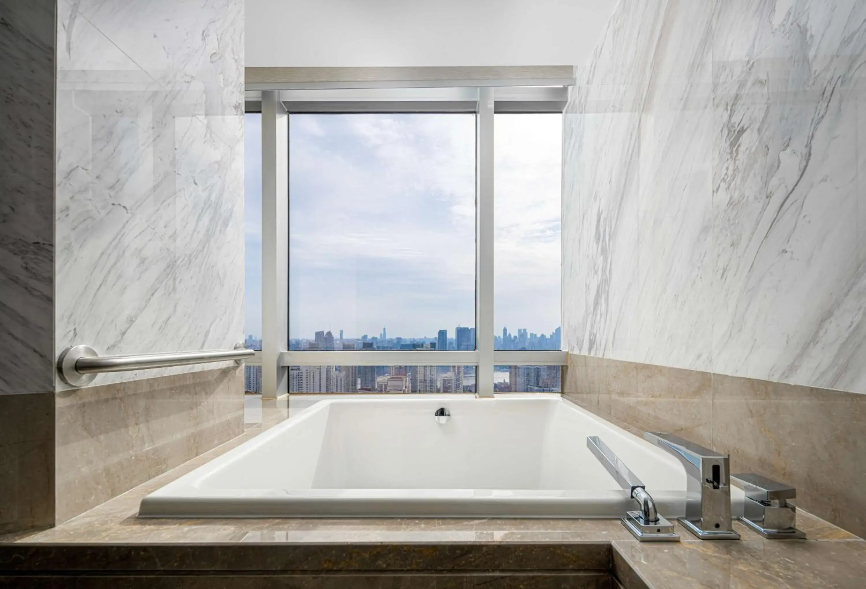 Bathroom in Hilton Garden Inn Shanghai Lujiazui