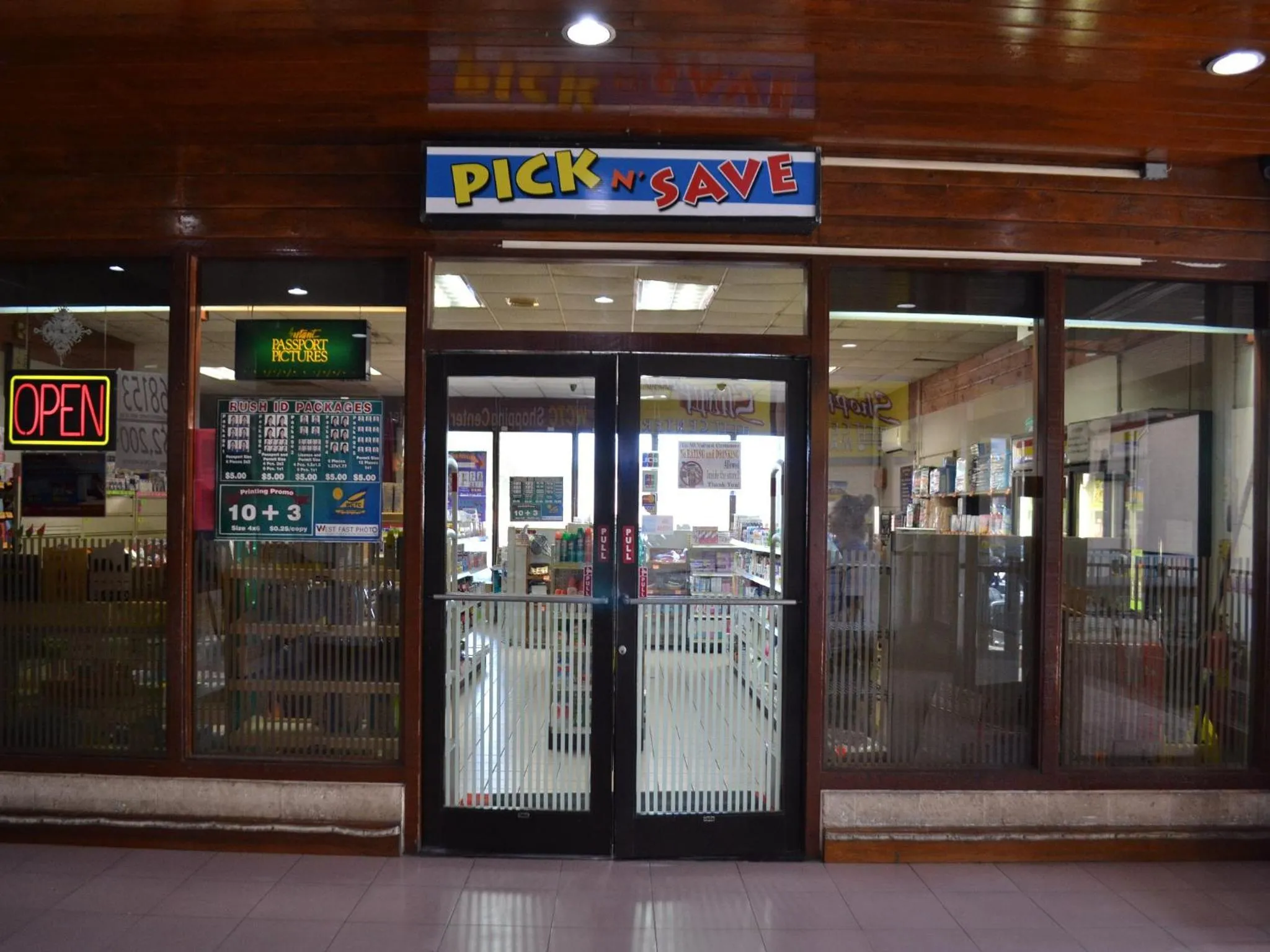 Supermarket/grocery shop in West Plaza Downtown