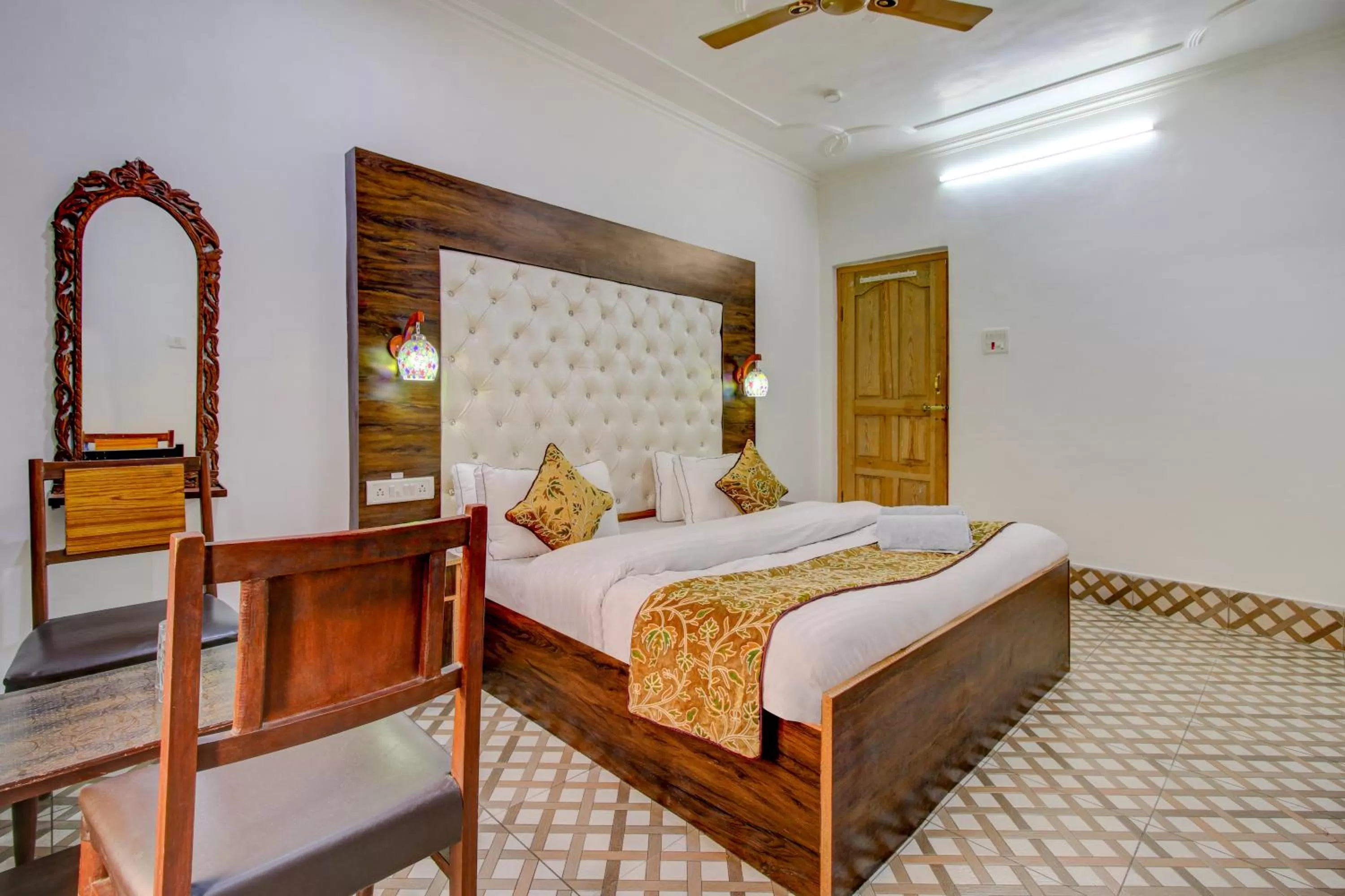 Bed in HOTEL ROYAL HAMEED