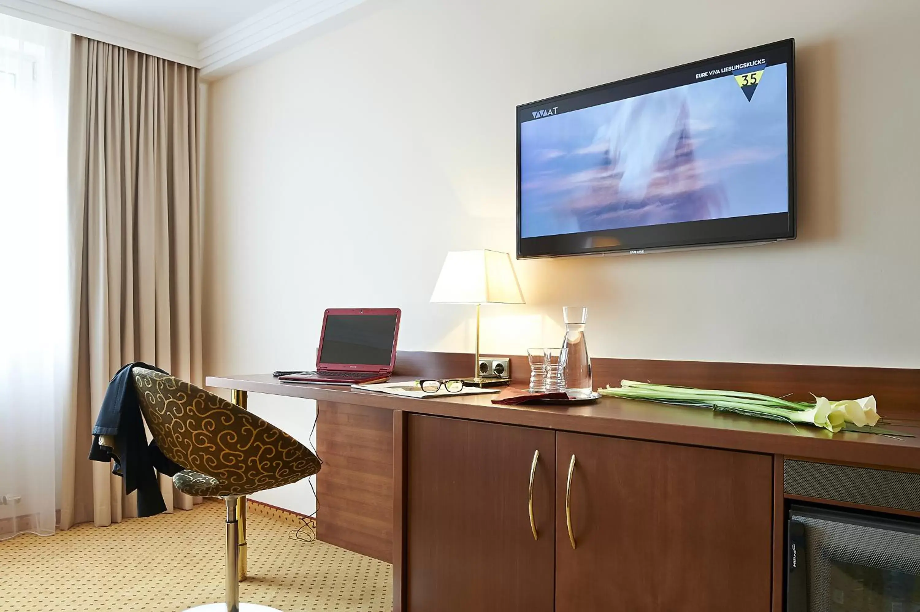 Photo of the whole room, TV/Entertainment Center in Hotel Admiral am Kurpark