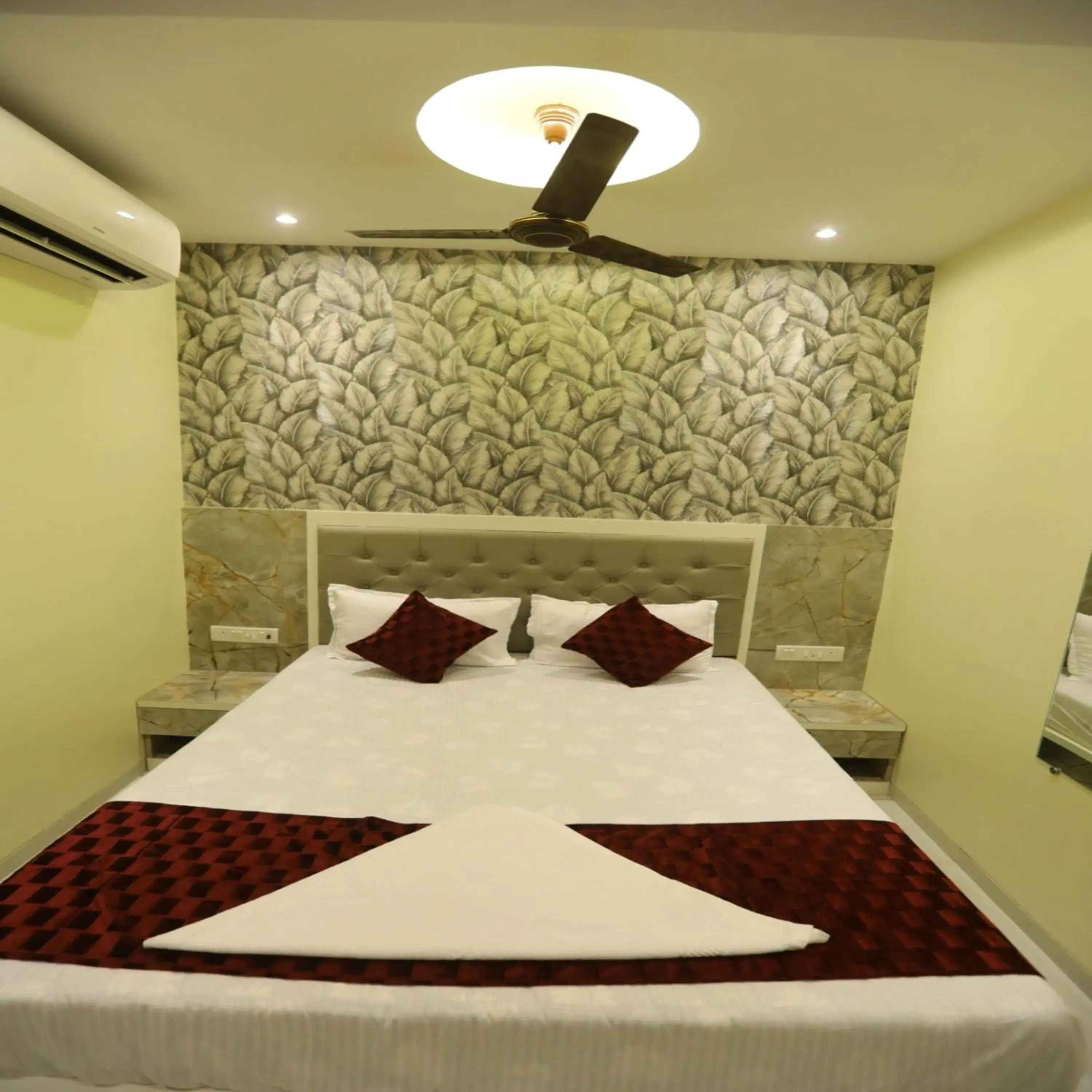 Bed in Hotel Siddhi Inn Lodging - Navi Mumbai