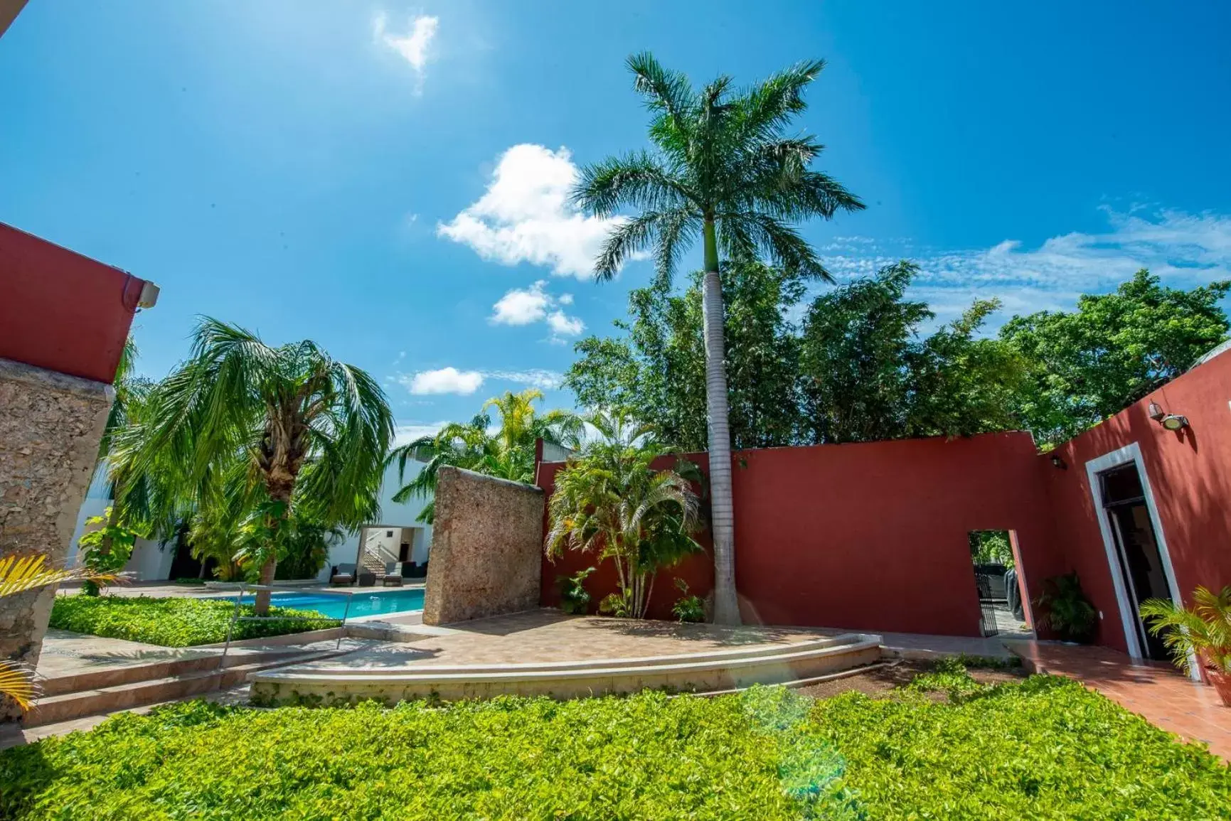 Garden, Swimming Pool in Hotel Embajadores