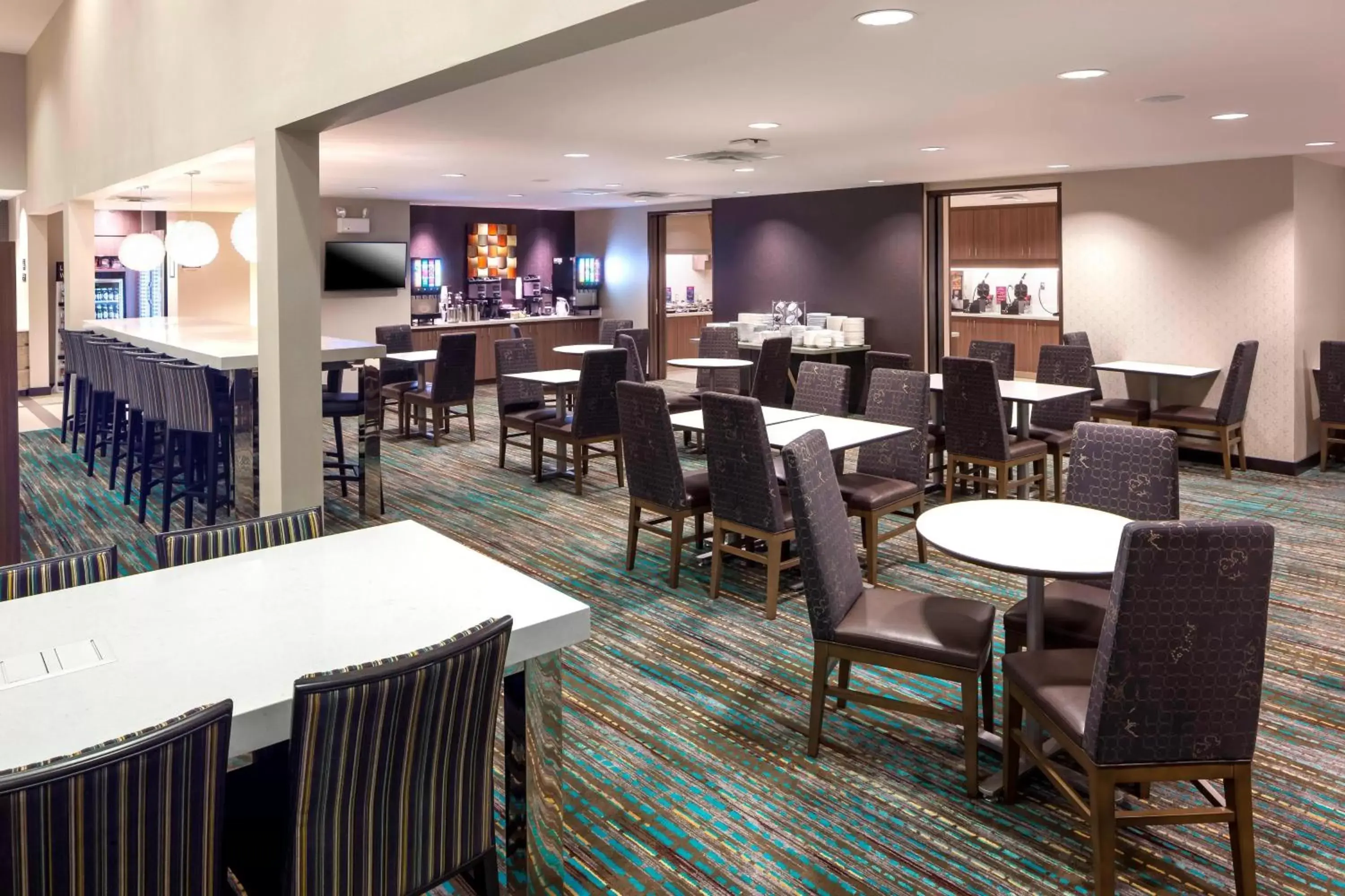 Breakfast, Restaurant/Places to Eat in Residence Inn by Marriott Near Universal Orlando
