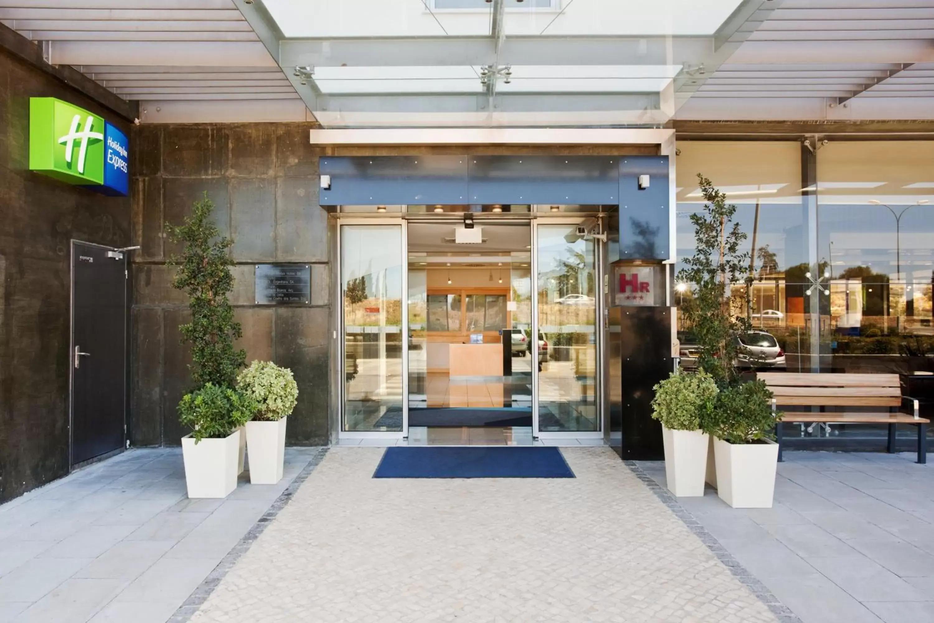 Facade/entrance in Holiday Inn Express Lisbon-Oeiras by IHG Facade/entrance in Holiday Inn Express Lisbon-Oeiras by IHG