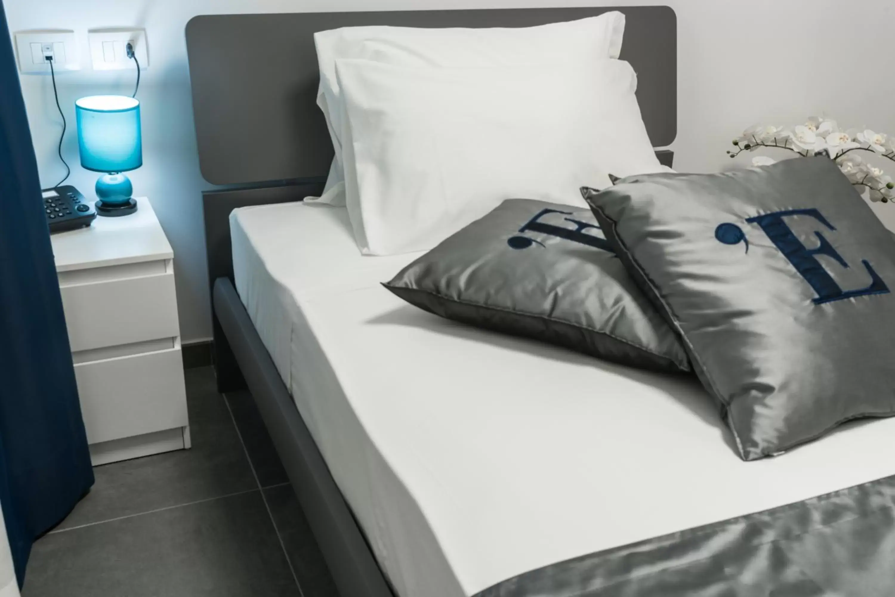 Single Room in L'Essenza Hotel Single Room in L'Essenza Hotel