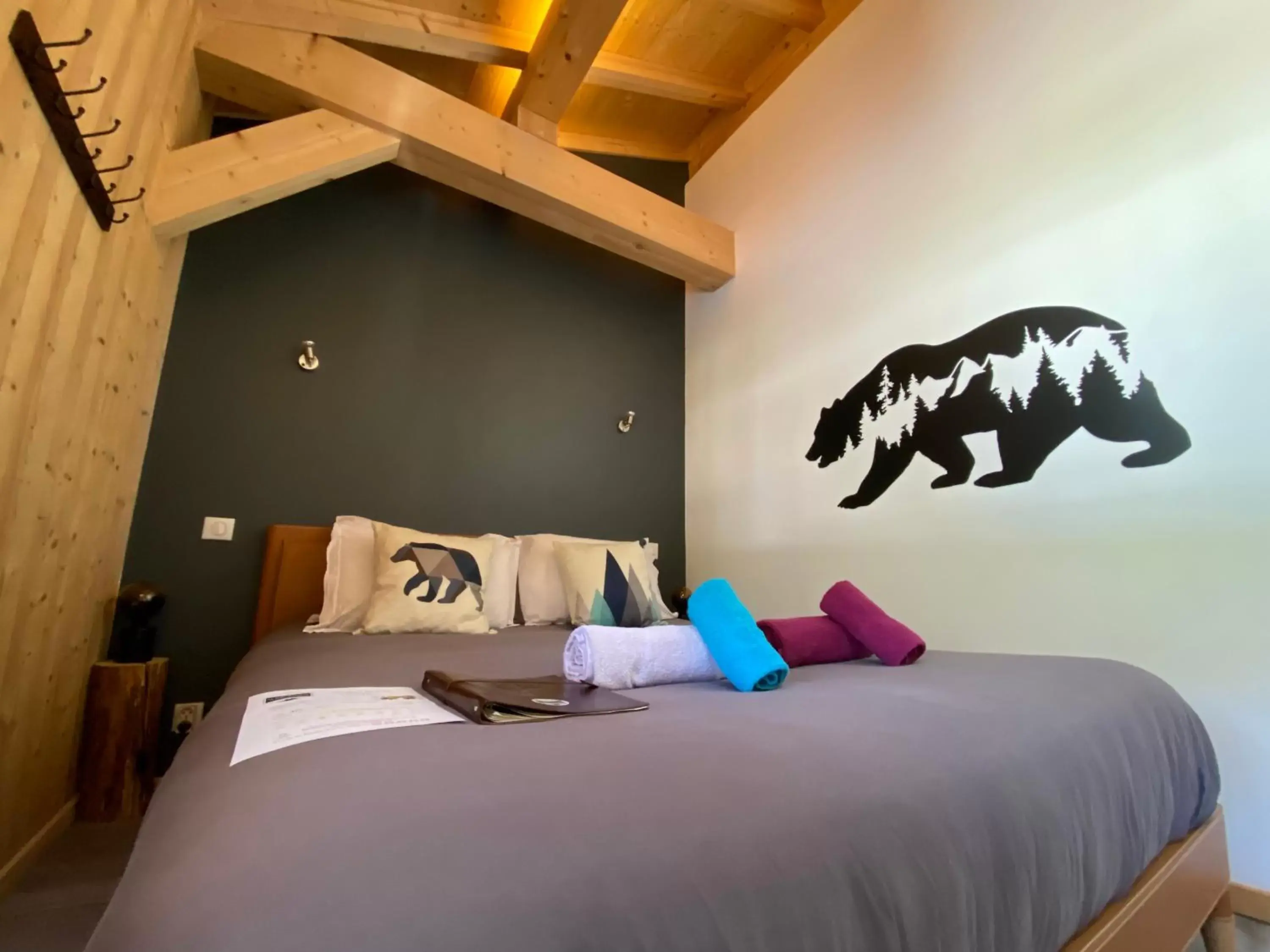 Bedroom, Bed in La Villa d'Hélène 2 - Chambres d'hôtes BnB et Appartements - Cluses