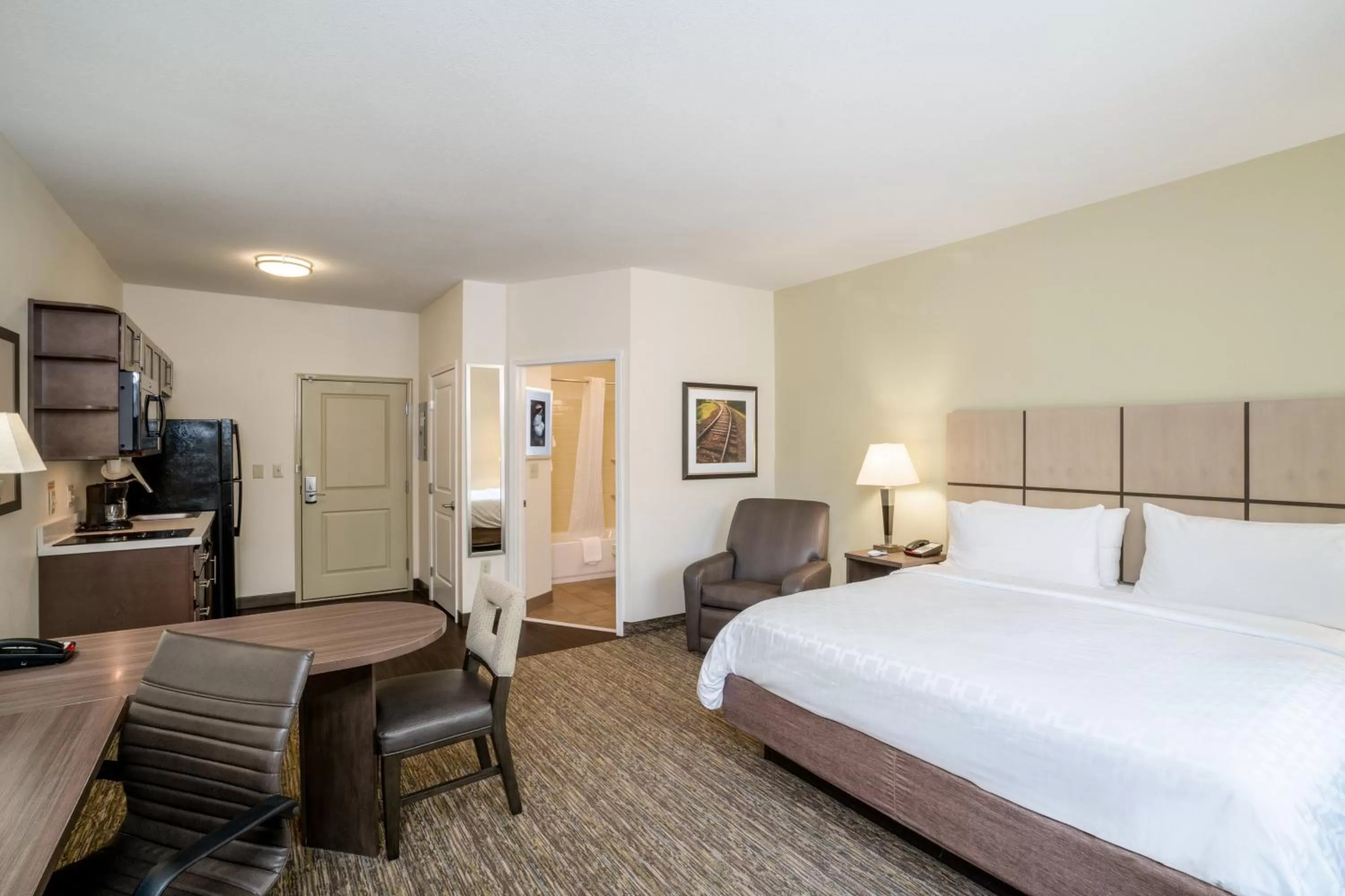 Photo of the whole room, Bed in Candlewood Suites Auburn by IHG