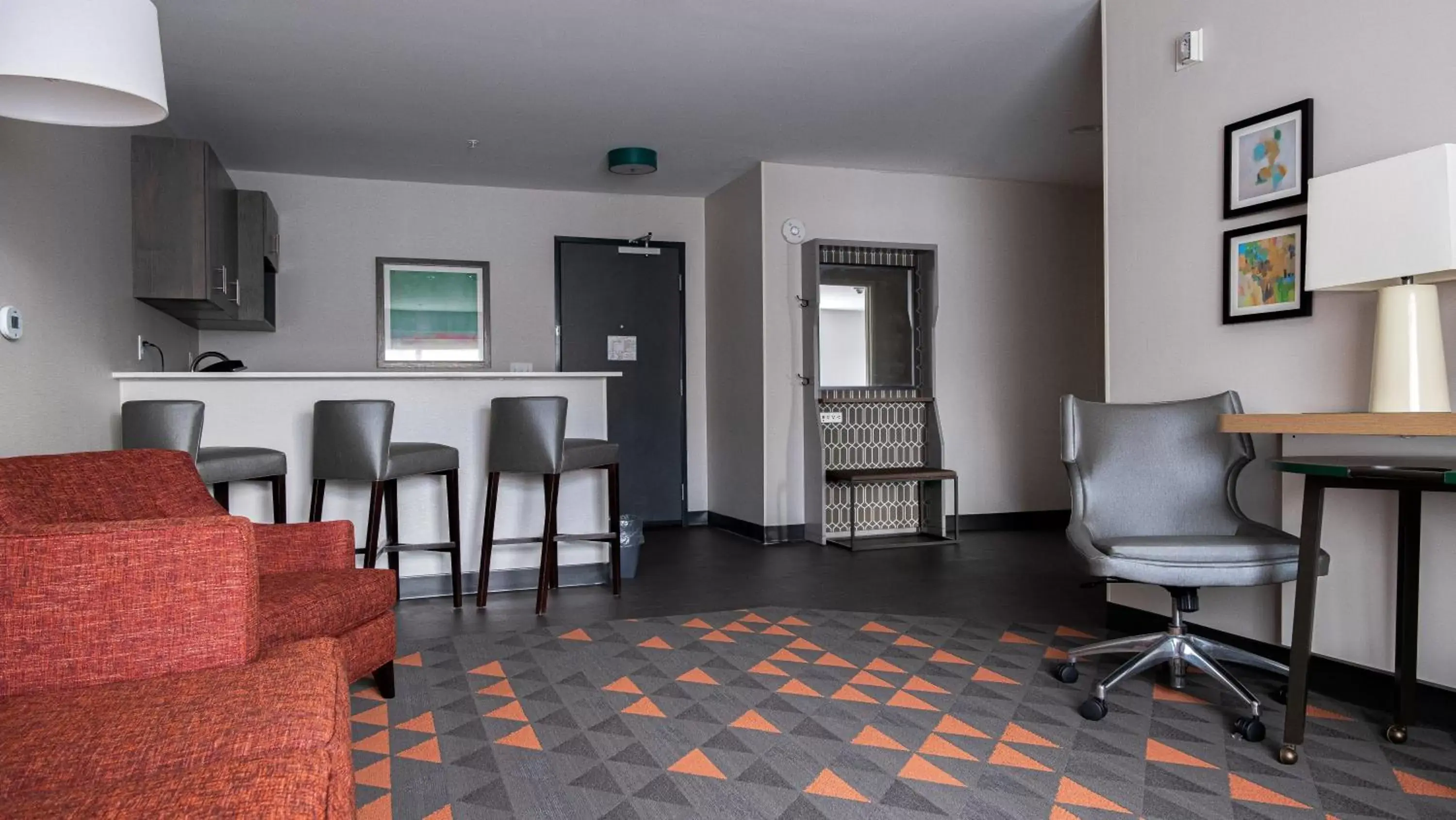 King Room - Mobility Access Tub - Non-Smoking in Holiday Inn & Suites Philadelphia W - Drexel Hill, an IHG Hotel King Room - Mobility Access Tub - Non-Smoking in Holiday Inn & Suites Philadelphia W - Drexel Hill, an IHG Hotel