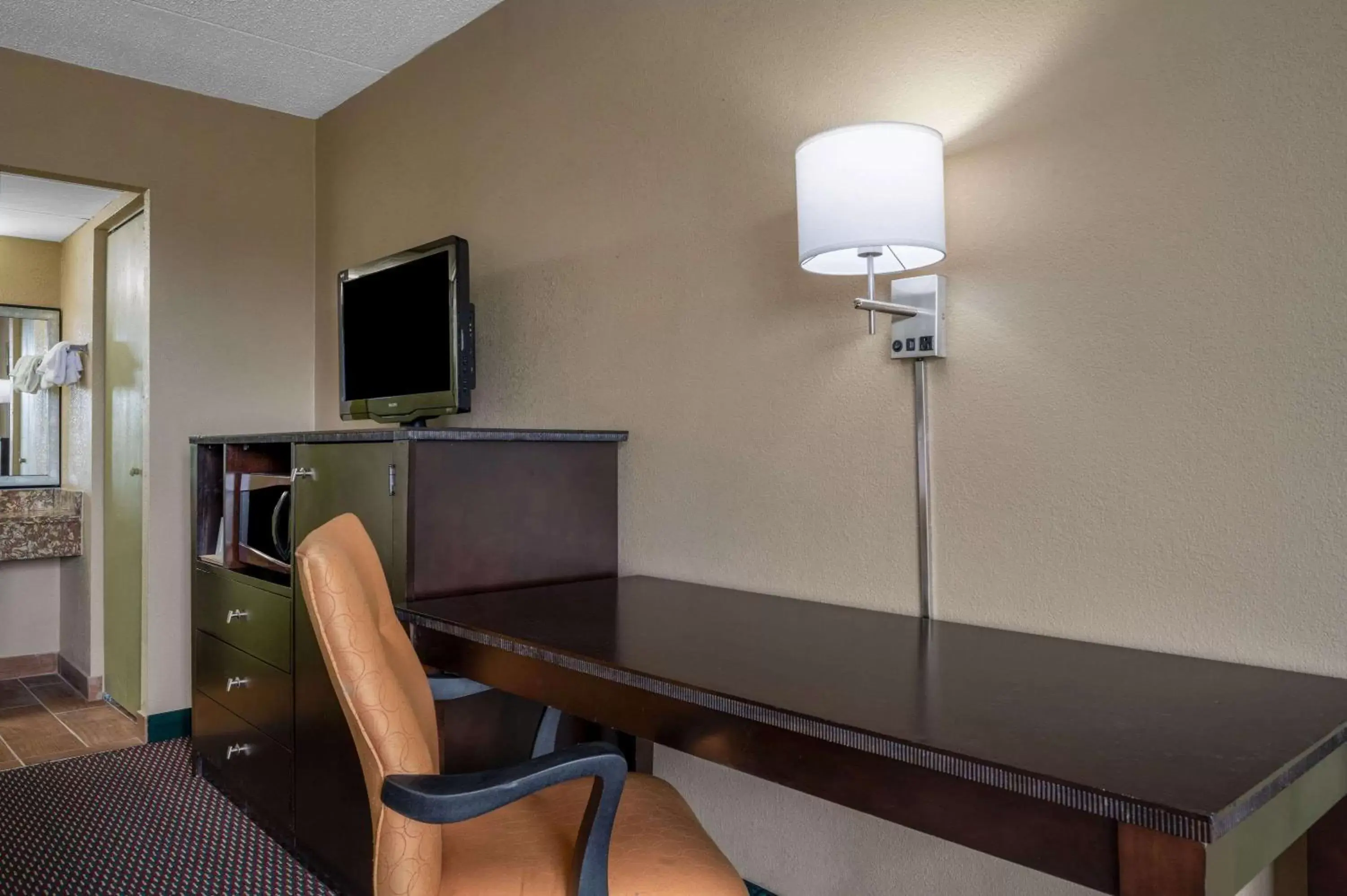 Photo of the whole room, TV/Entertainment Center in Super 8 by Wyndham Perrysburg-Toledo