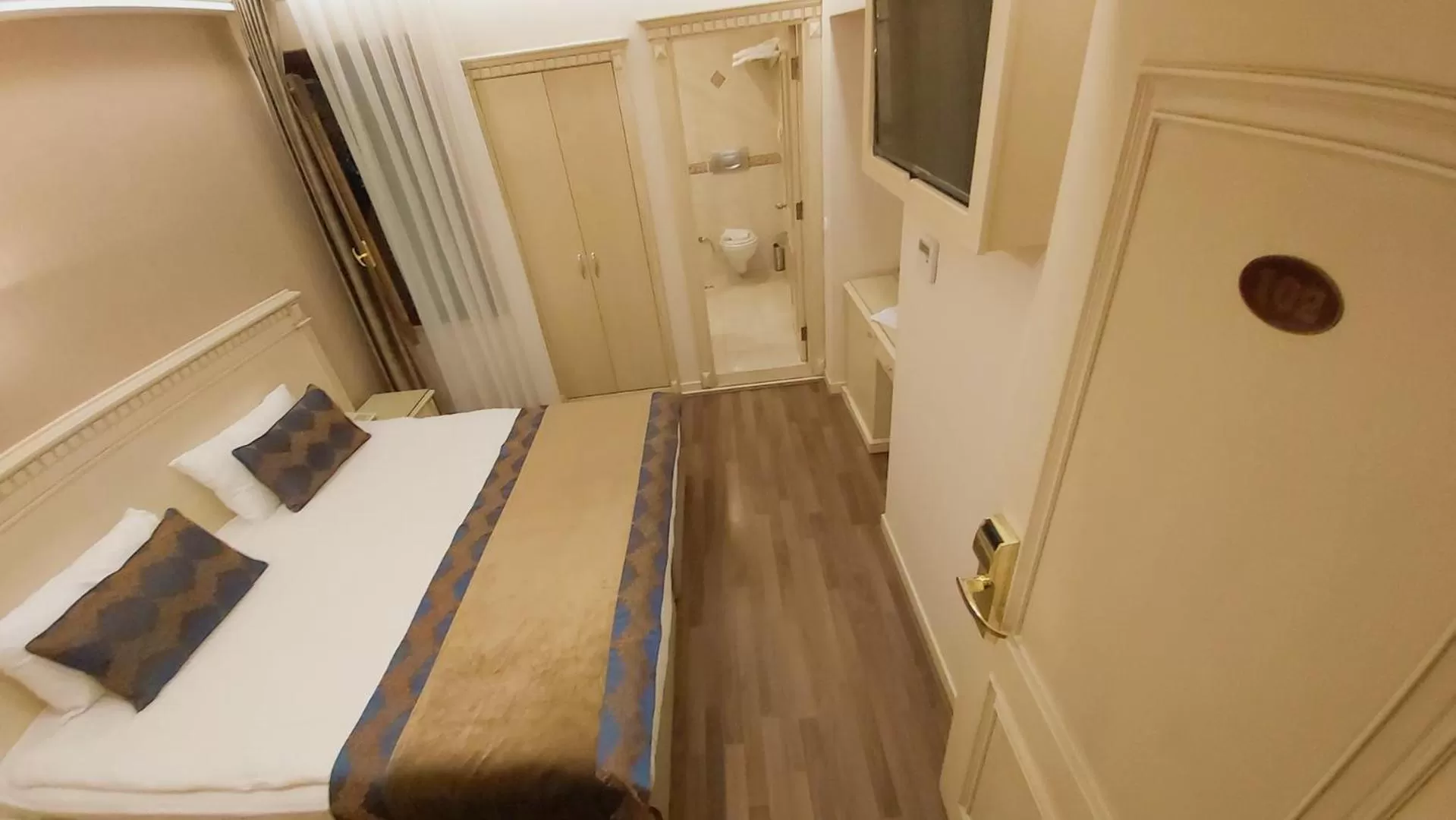 Bathroom, Bed in Sarnic Hotel & Sarnic Premier Hotel(Ottoman Mansion)