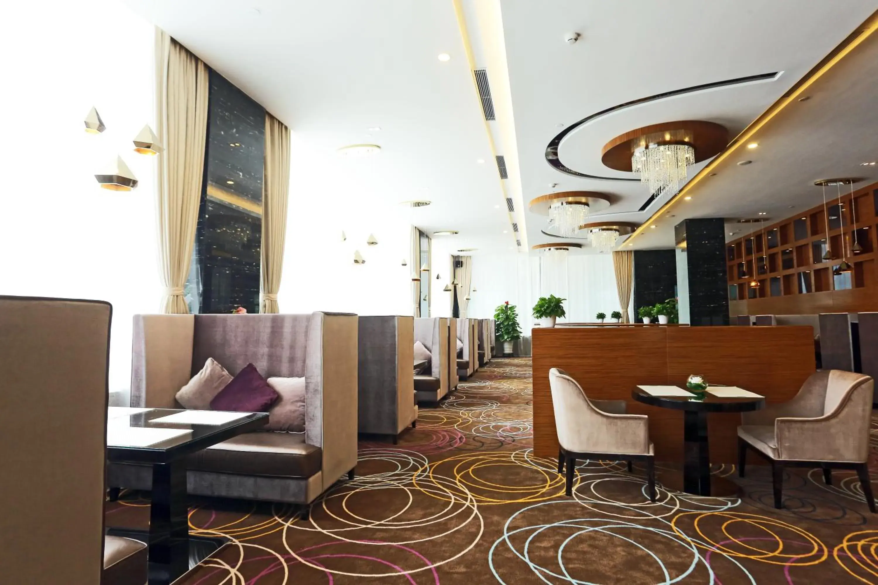 Restaurant/Places to Eat in Shenzhen Baoan PLUS Gems Cube Hotel                                                             