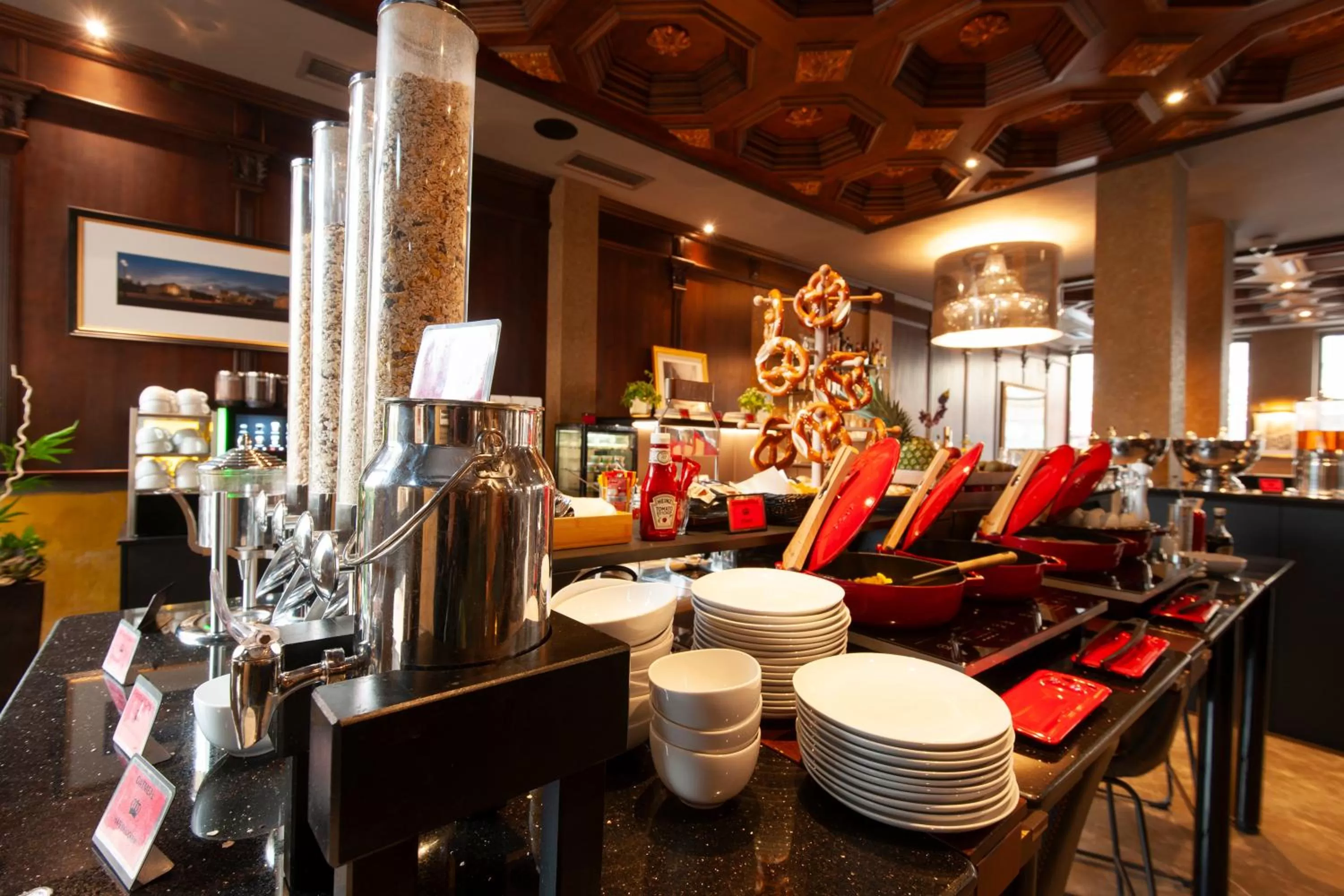 Restaurant/places to eat in KING's Hotel First