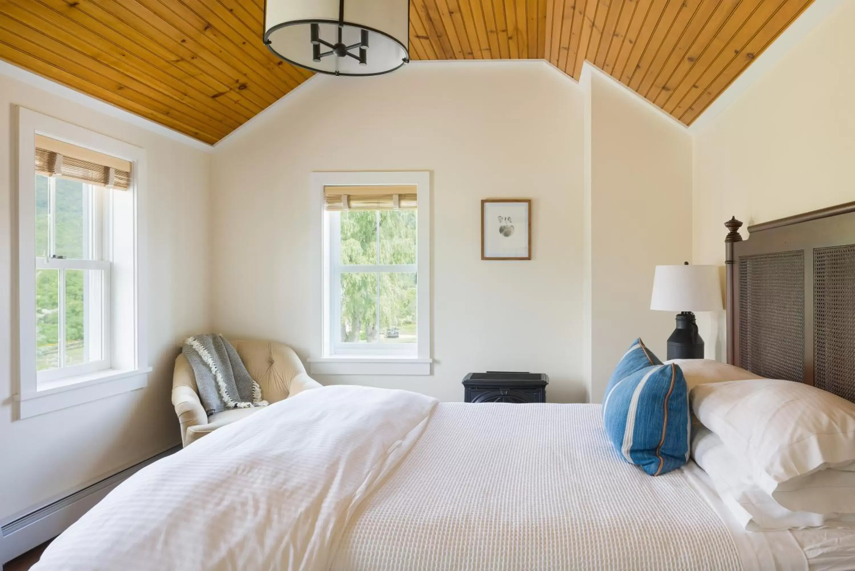 Bed in Hill Farm Inn - Manchester Bed in Hill Farm Inn - Manchester