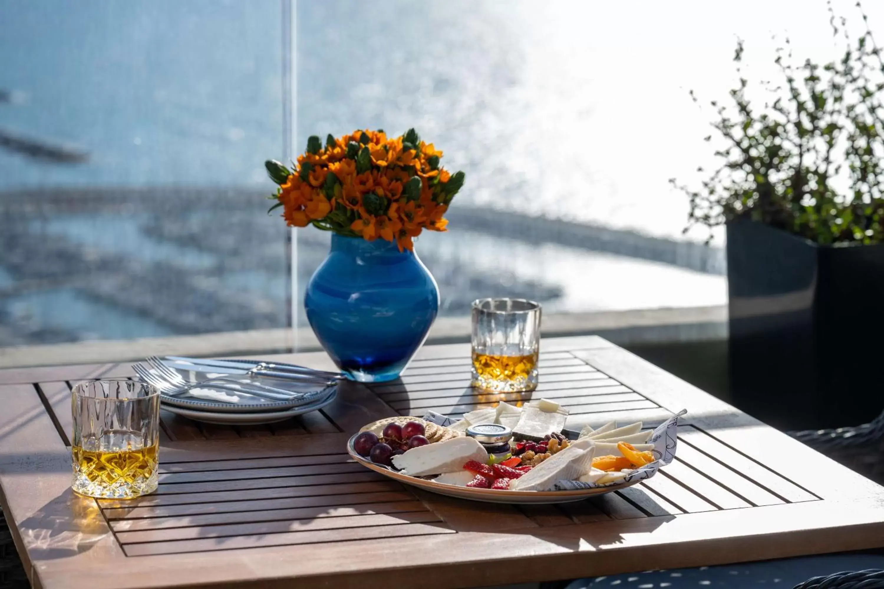 Dining area in The Vista At Hilton Tel Aviv