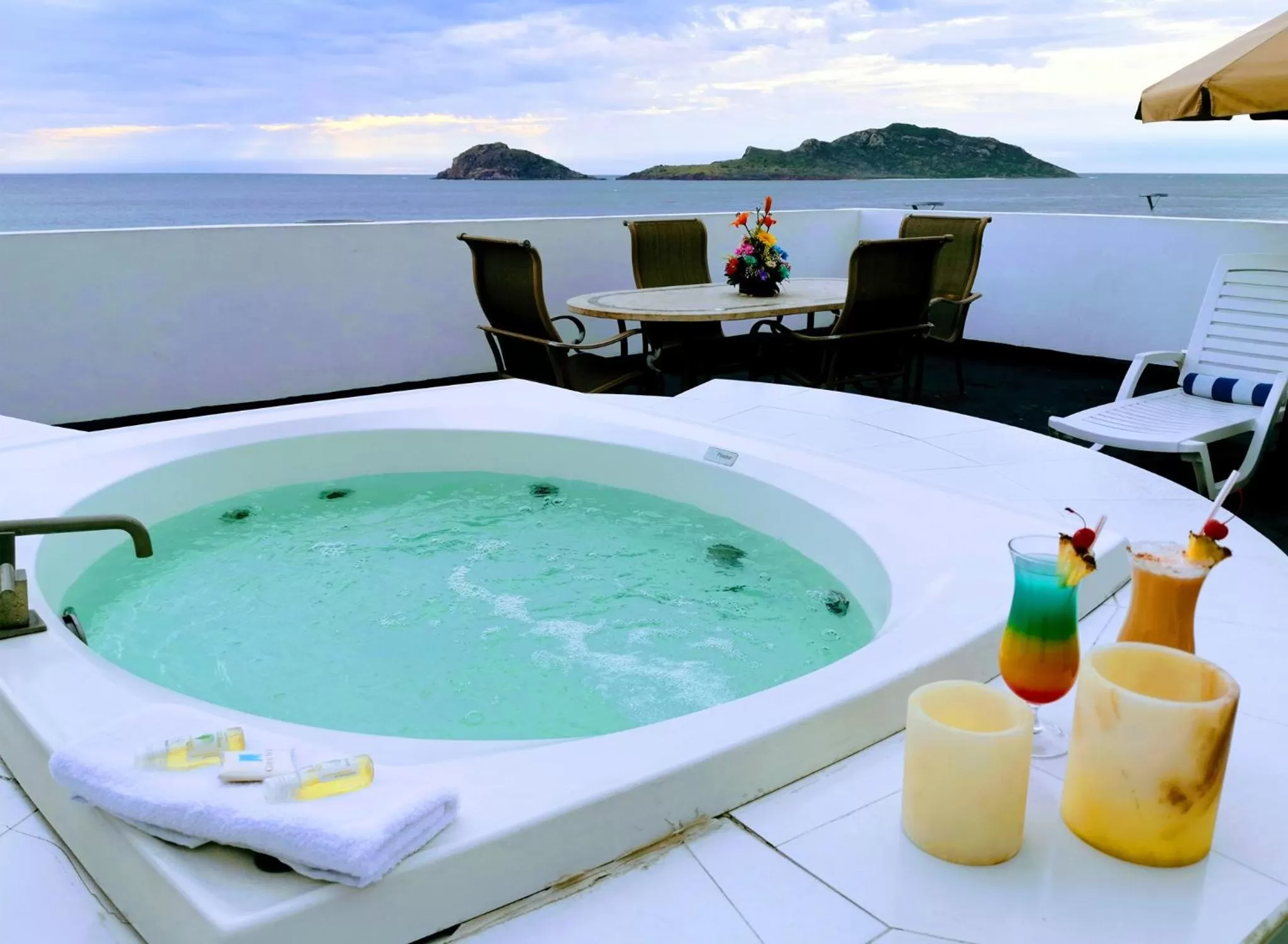 Hot Tub in Coral Island Beach View Hotel