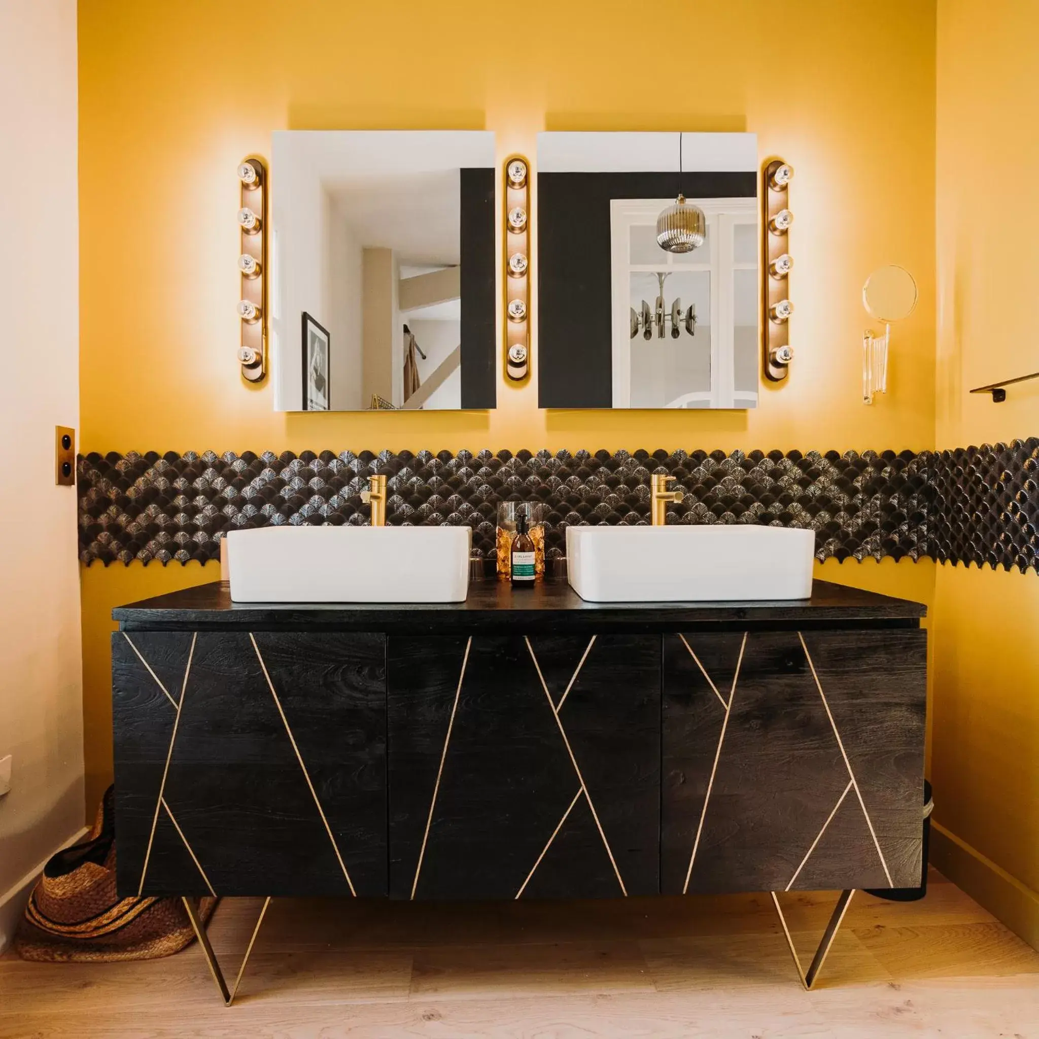 Deluxe Double Room with Shower in Château de Neyran chambre d'hôtes & Spa Deluxe Double Room with Shower in Château de Neyran chambre d'hôtes & Spa